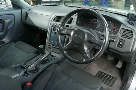 NISSAN SKYLINE GT-R:INTERIOR