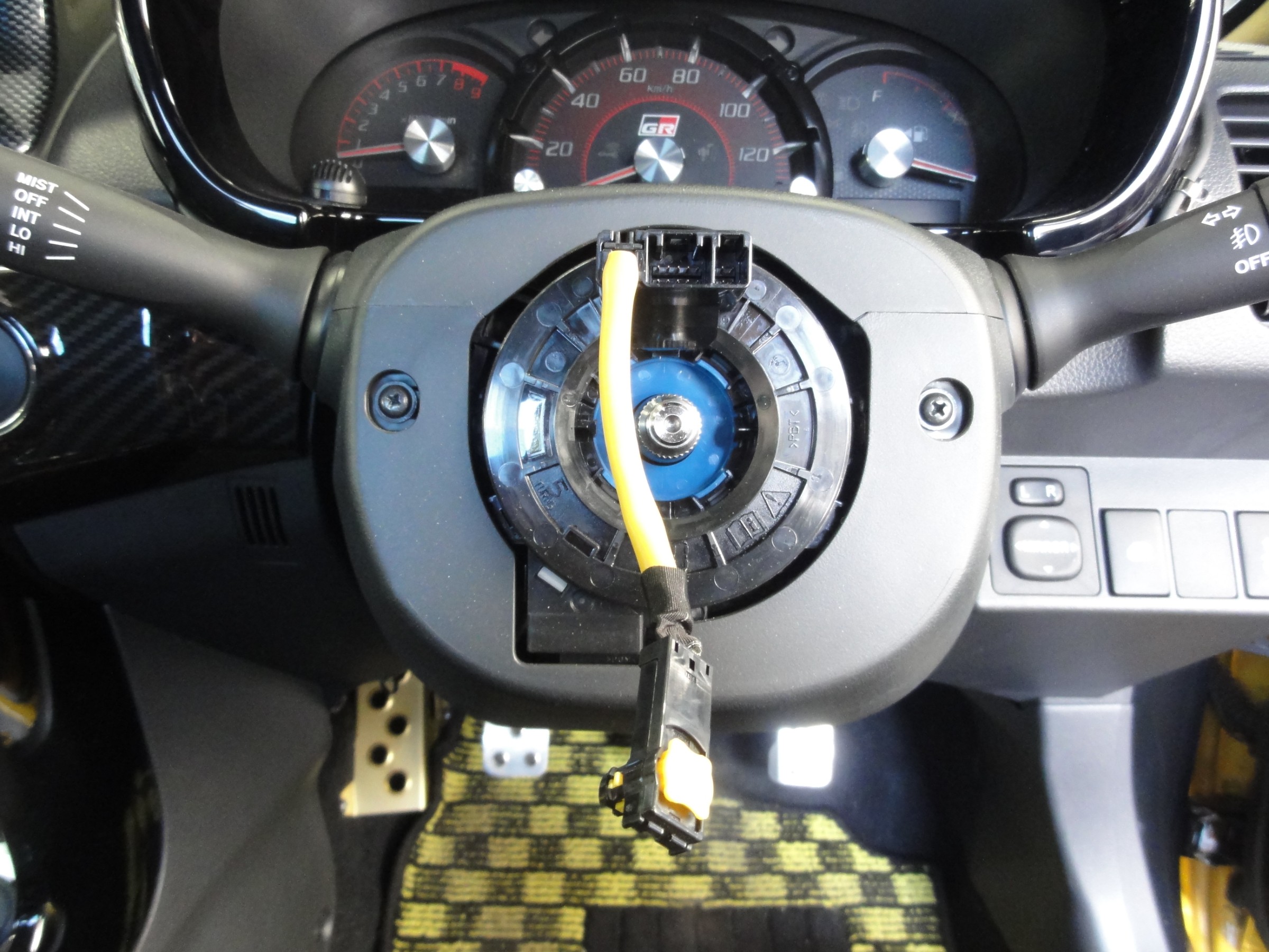 コペン GRスポーツ（LA400K）モモ製スポーツステアリング「JET」装着