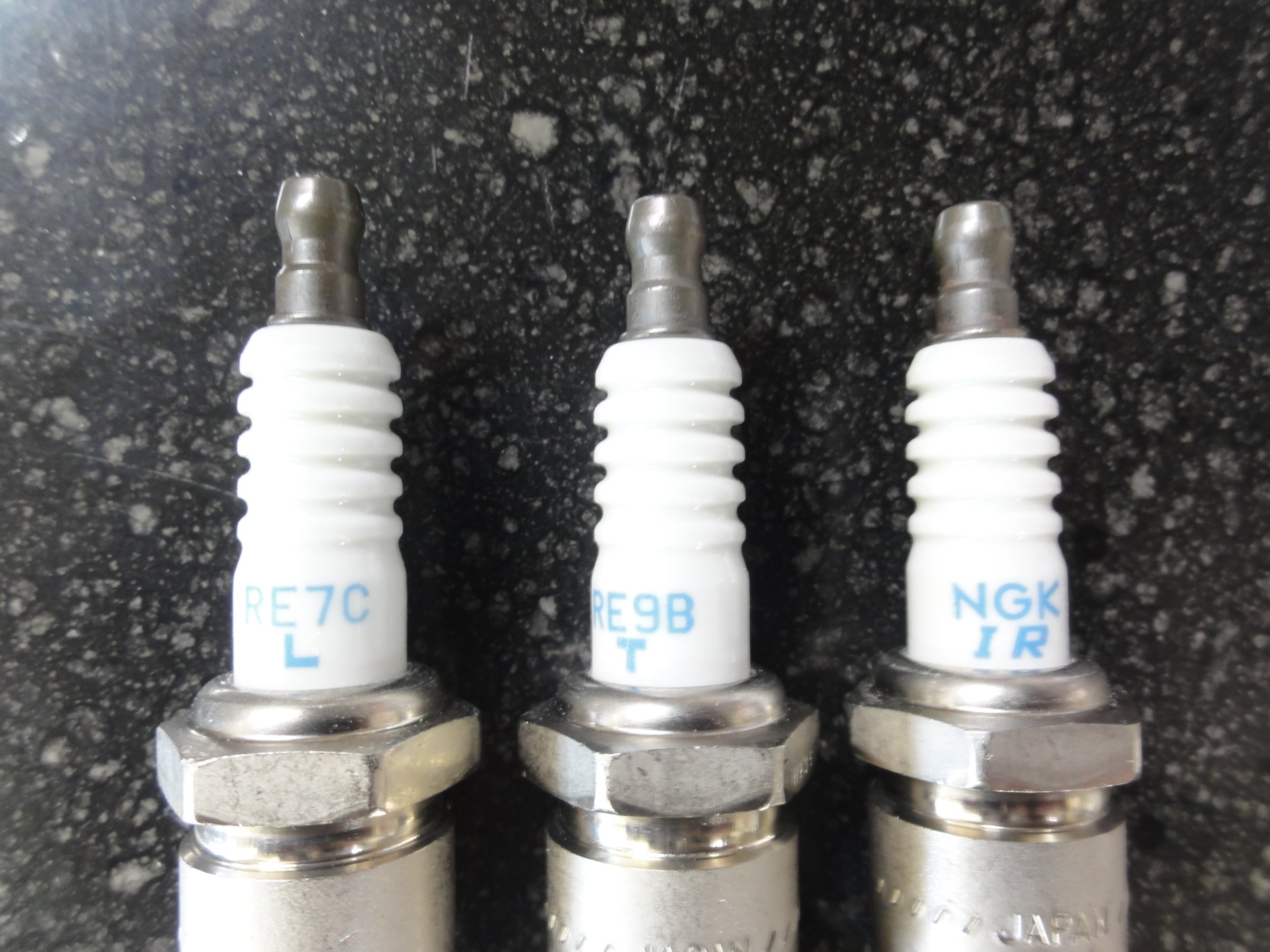 RXｰ8（SE3P）スパークプラグ交換。 | マツダ RX-8 HID・LED（その他