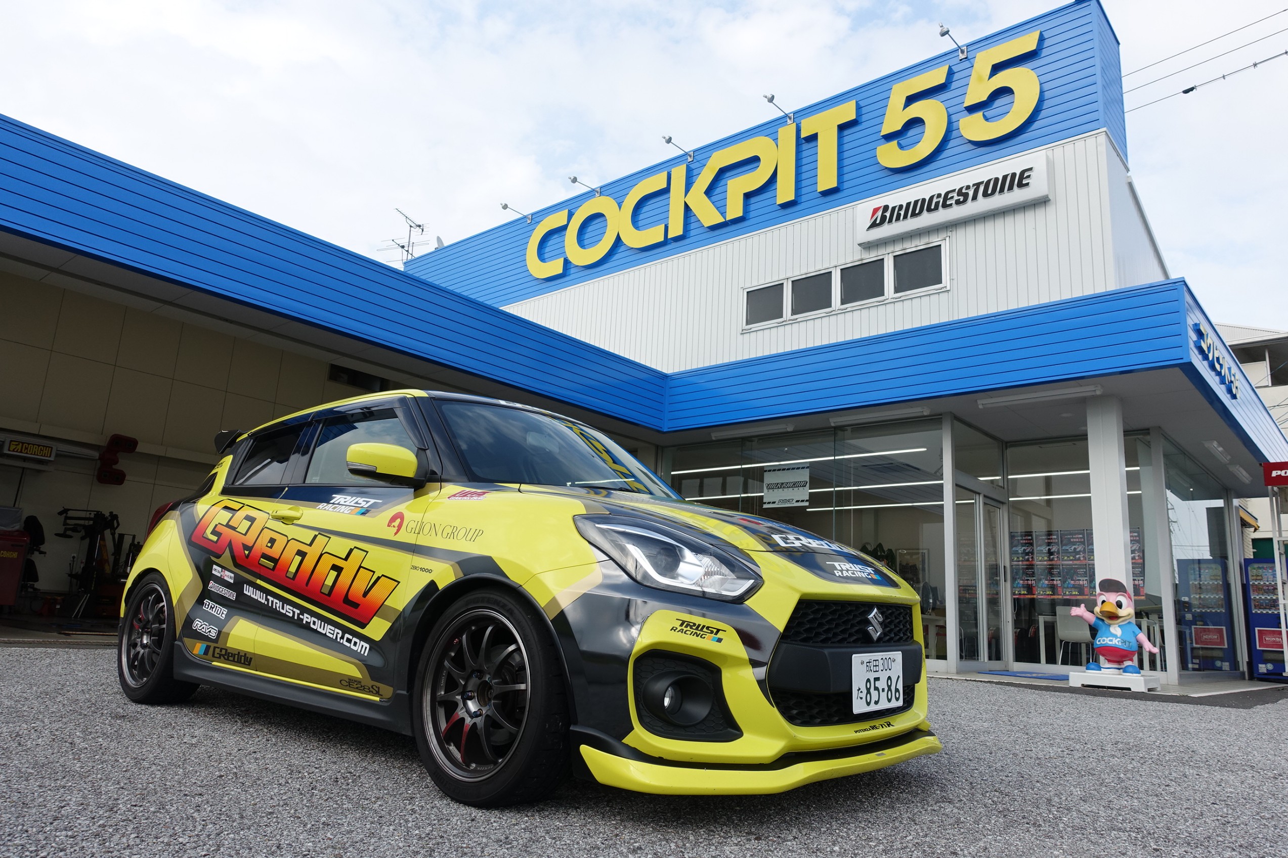 スイスポオーナーが近くで見ると喉から手が出てきちゃいます！トラスト