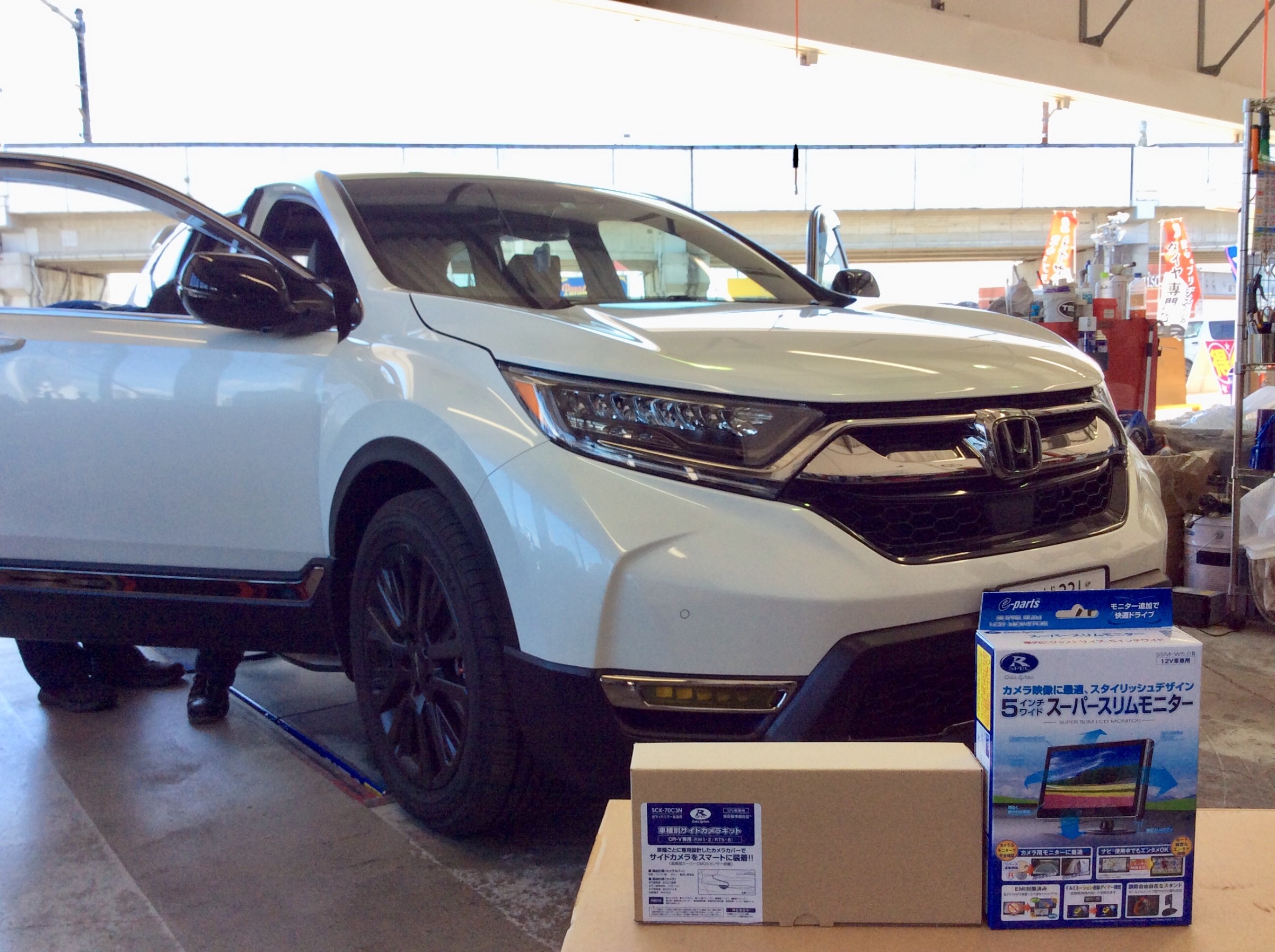Cr V Rt6 サイドカメラ取り付けます ホンダ Cr V その他パーツ カスタマイズ別ショーケース コクピット 名取 お店の取付 加工事例紹介