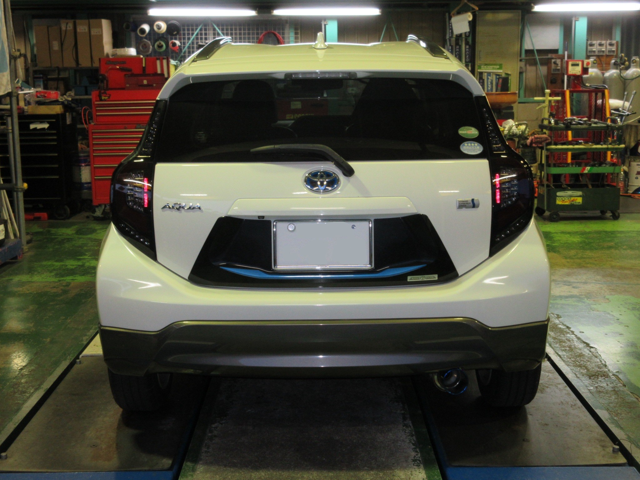 アクア（NHP10） テールランプ交換 | トヨタ アクア HID・LED