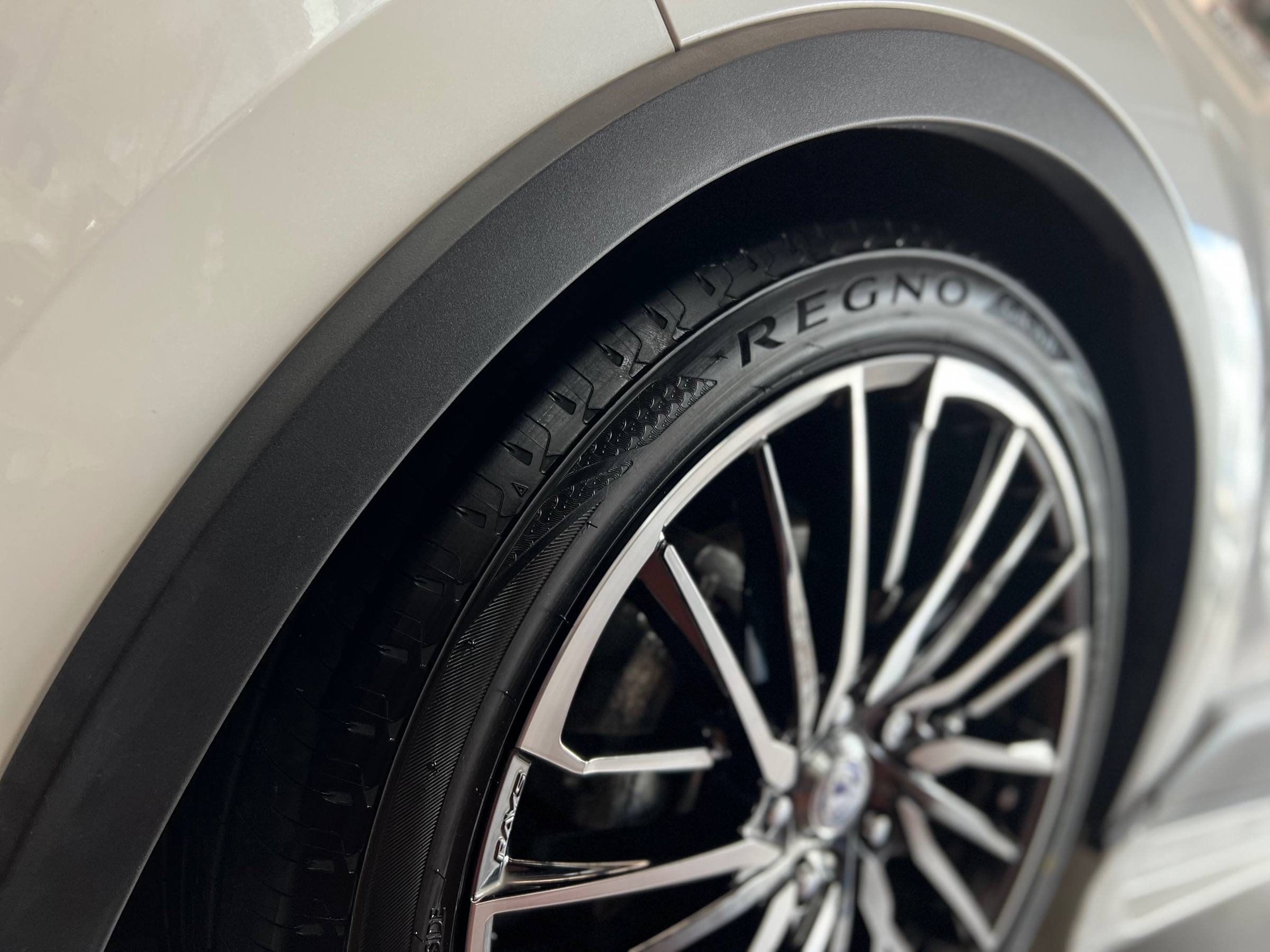 トヨタ C-HR タイヤ交換 《 ZYX10 × REGNO GR-XⅡ 》 | トヨタ C-HR
