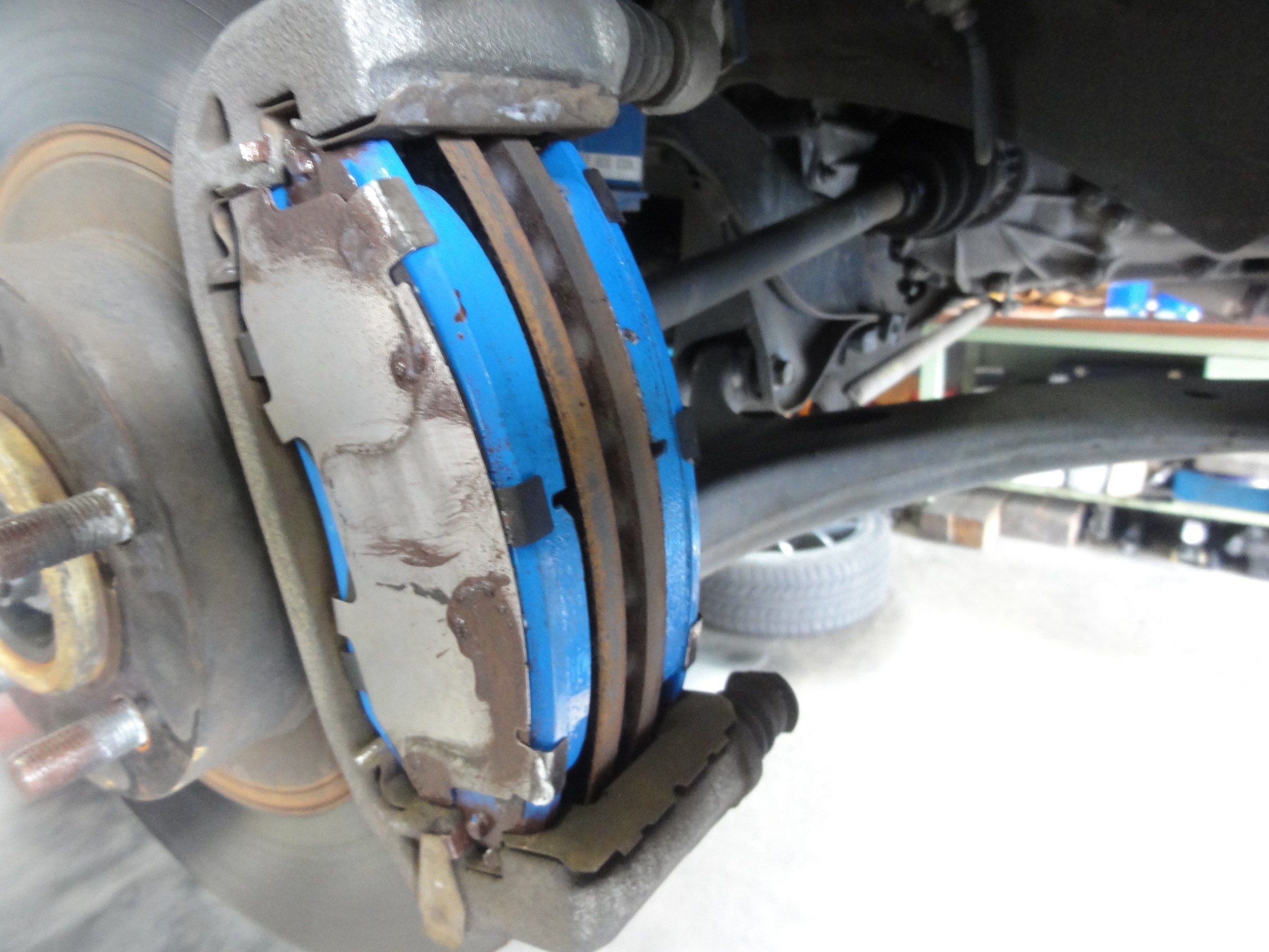 インプレッサ（GH8）エンドレス製スポーツブレーキパッド「SSS」装着