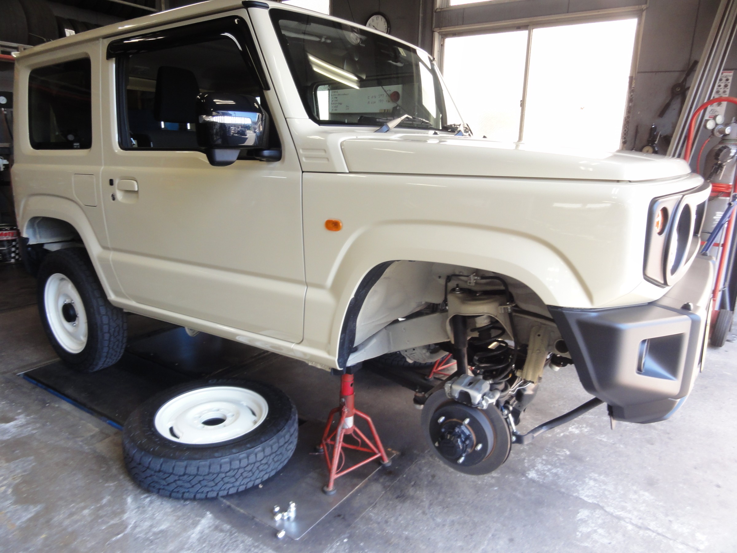【新車外し】スズキ JB64 ジムニー 純正 サスペンションキット 1台分 品番:41700-77R00/41600-77R00 ノーマル戻し 補修用  修理用に 即納可 : ta26966 : パーツ販売ナンバーワン - 通販 - Yahoo!ショッピング