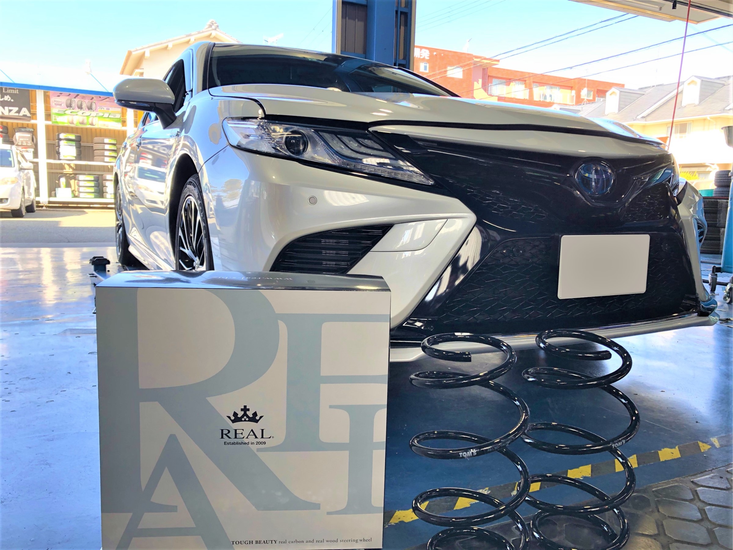 ☆トヨタ カムリ XV70 トムス コンフォートローダウンスプリングにREAL