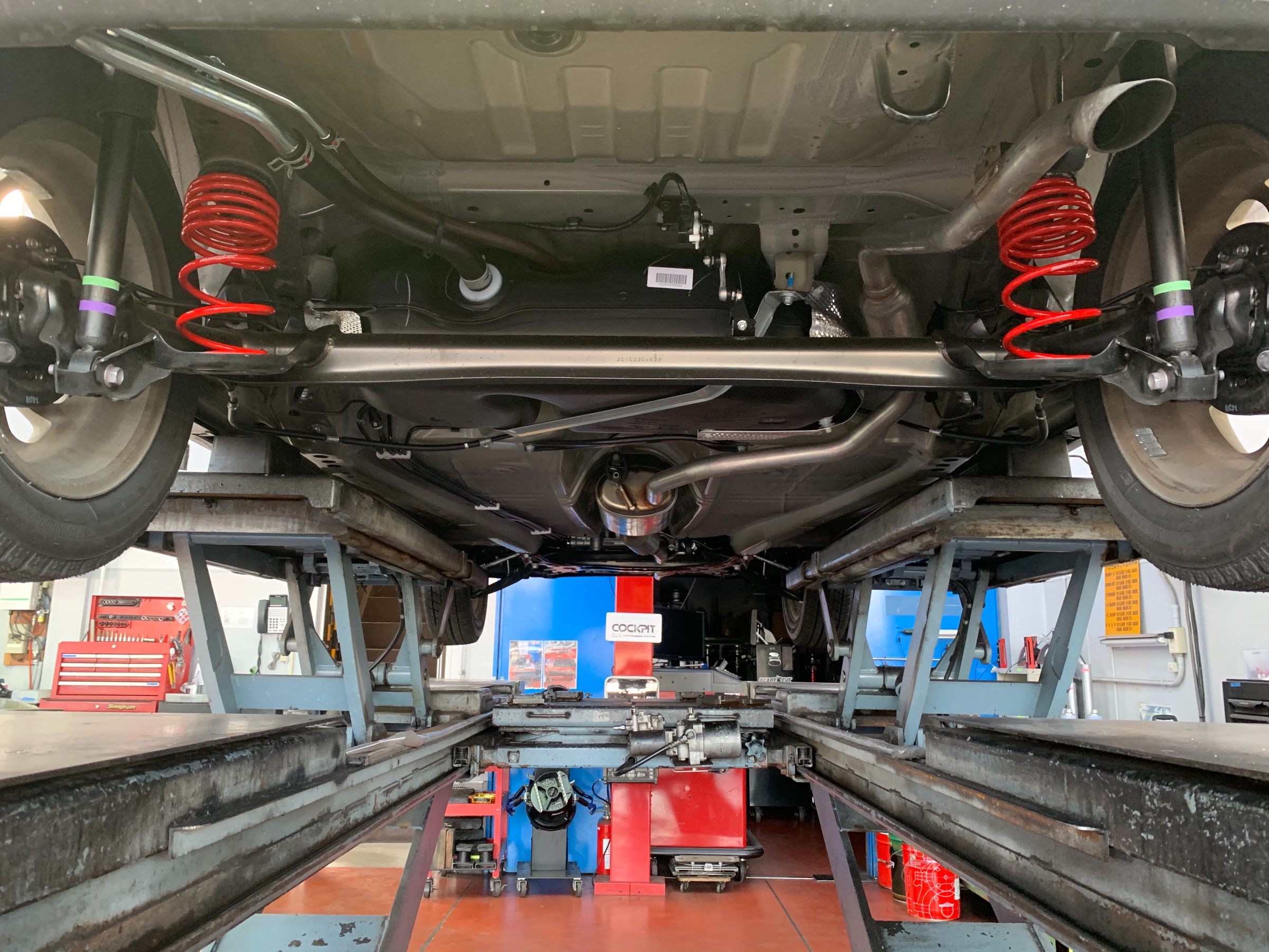 アルトワークス ダウンサス マフラーお取り付け スズキ アルトワークス スタッフ 日記 コクピット 荒井 車 のカスタマイズにかかわるスタッフより
