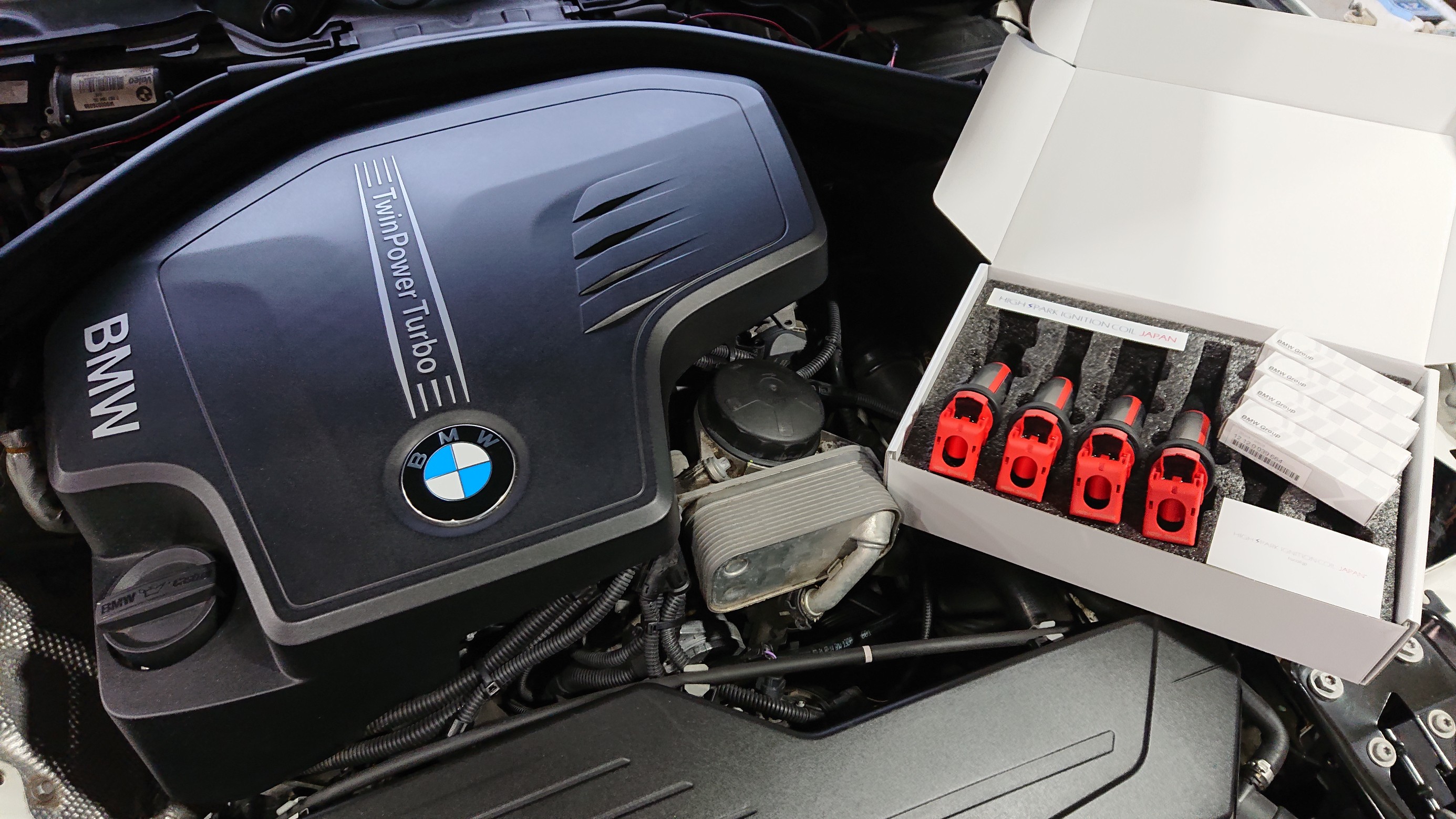 ハイスパークイグニッションコイル  BMW純正スパークプラグ 取付作業 ／ BMW F31 320i ツーリング XDrive M-Sport |  BMW 3シリーズ 吸・排気系 吸・排気系 > 吸排気系関連パーツ取付 | Feel Book | スタイルコクピット フィール |  車のカスタマイズにかかわるスタッフより