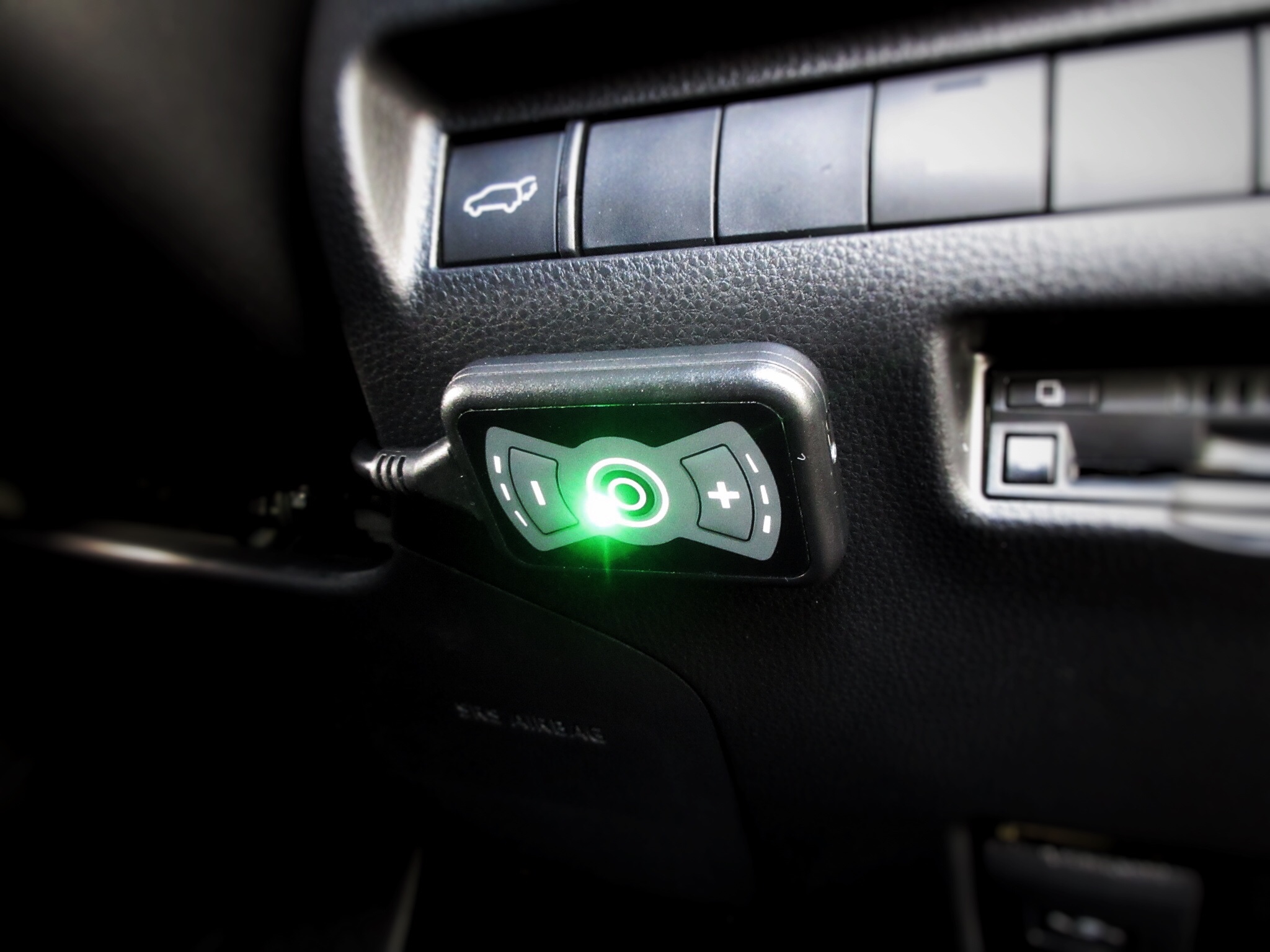 アクセルの反応が悪いハイブリッド車に超オススメのアイテム 新型ハリアーハイブリッド Axuh80 に Dteスロットルコントローラー New Ppt ユピテル レーザー レーダー探知機 Z0l の取り付け トヨタ ハリアーハイブリッド 店長アサコのブログ