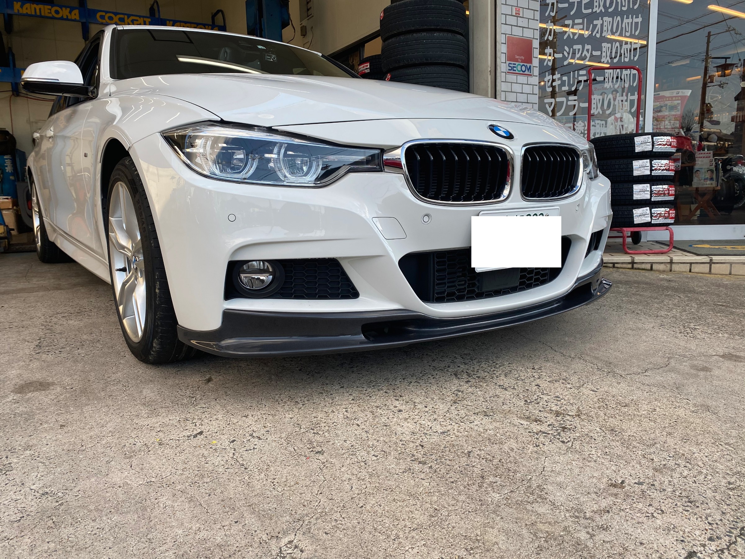 BMW 320d F30 3Dデザイン カーボン エアロ 取り付け | BMW 3シリーズ エクステリア エクステリア > エアロパーツ塗装、取付 |  KAMEOKA DIARY | コクピット 亀岡 | 車のカスタマイズにかかわるスタッフより