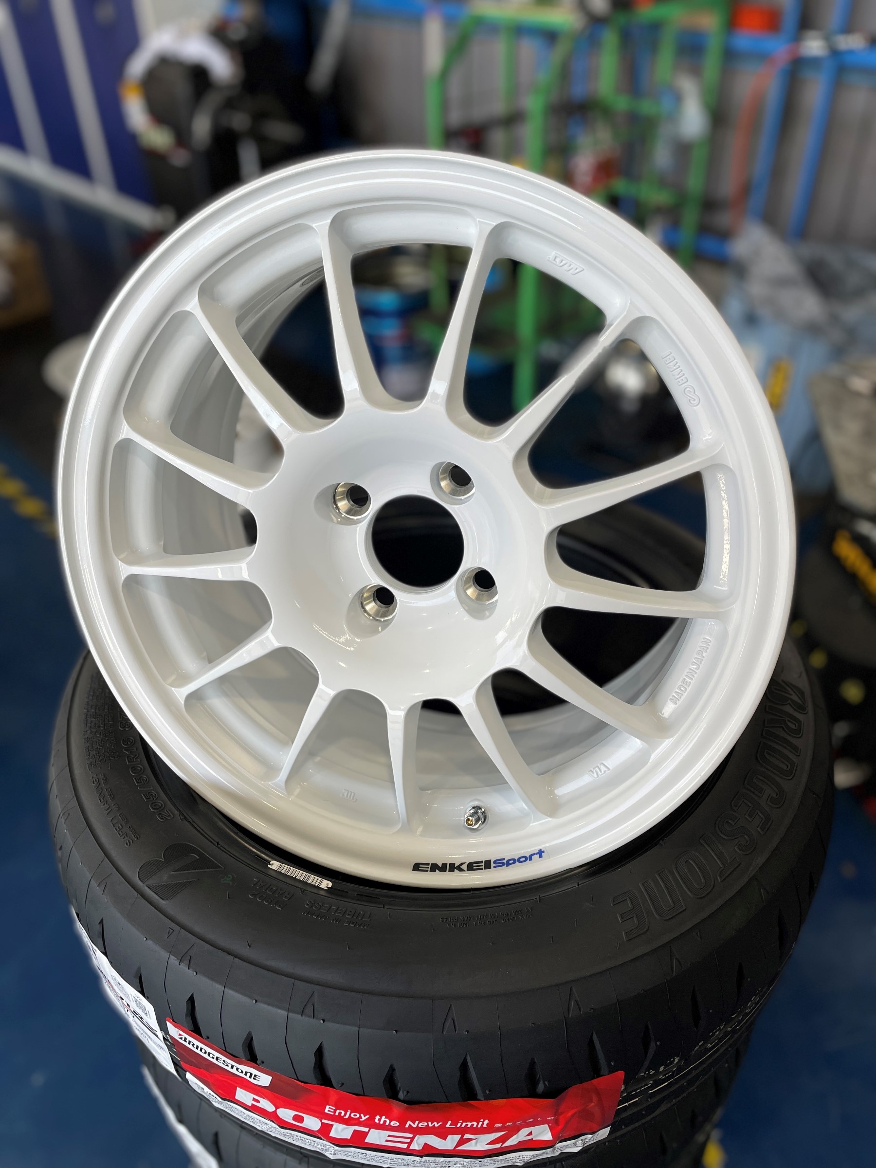 エンケイ Rc T5 入荷 スタッフ日記 スタイルコクピット ズーム 車のカスタマイズにかかわるスタッフより