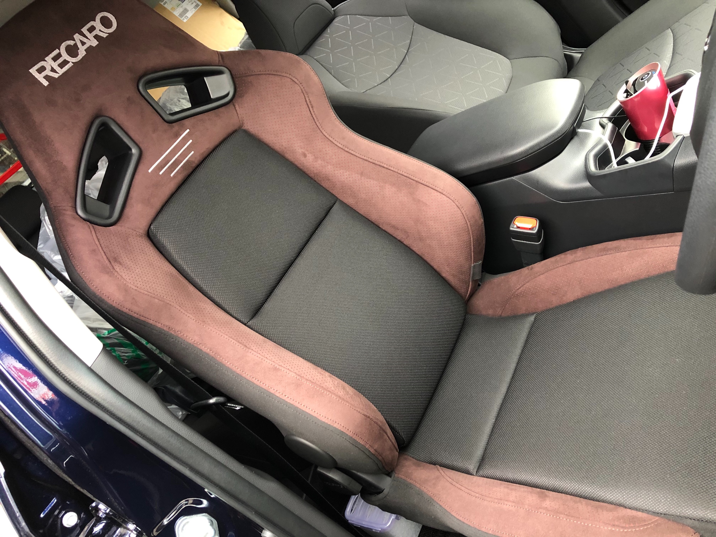 RAV4 レカロシート取付け《 MXAA54 × RECARO SR-7F GU 》 | トヨタ