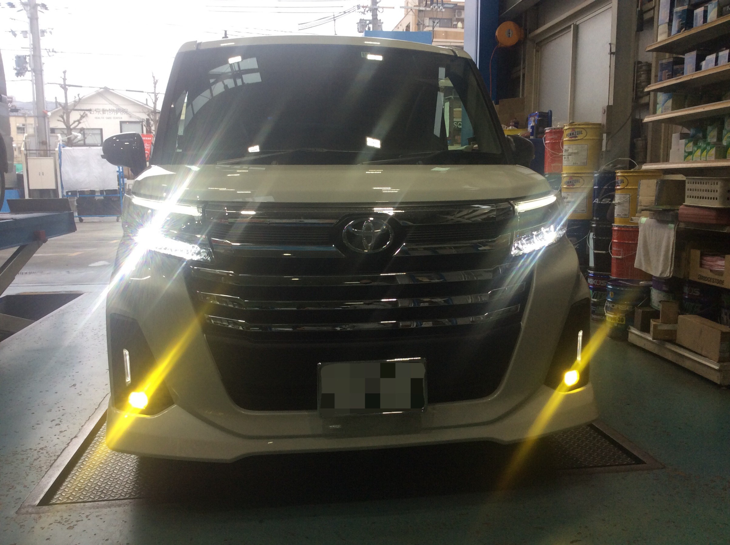 最近は トヨタ ルーミー Hid Led その他電装系 Hid Led その他電装系 フォグ アシストランプ取付 スタッフ日記 コクピット 嵯峨野