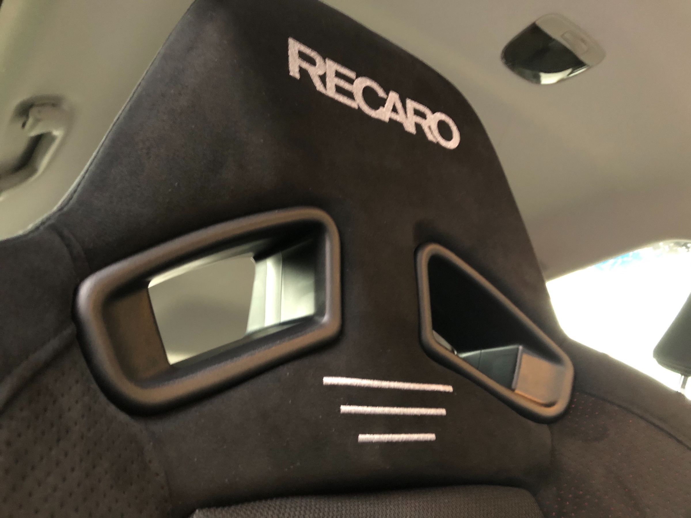 フォレスター レカロシート取付け《SJG × RECARO SR-7F GU 》 | スバル