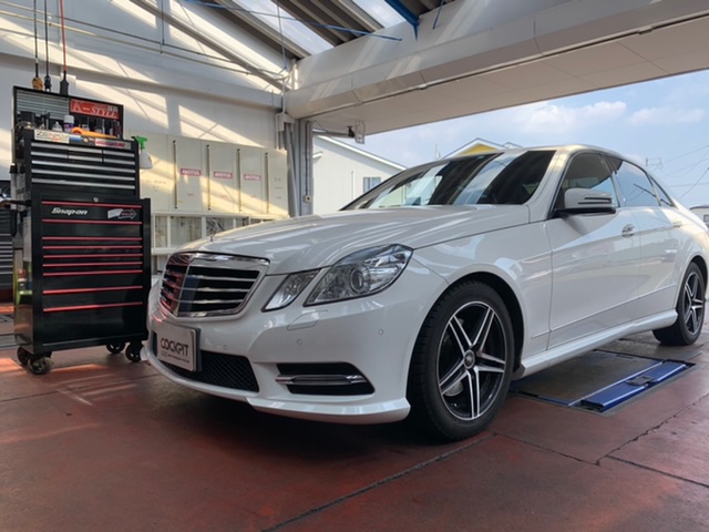 ◇Mercedes-Benz E250 DIXCEL ブレーキパッド&センサー交換