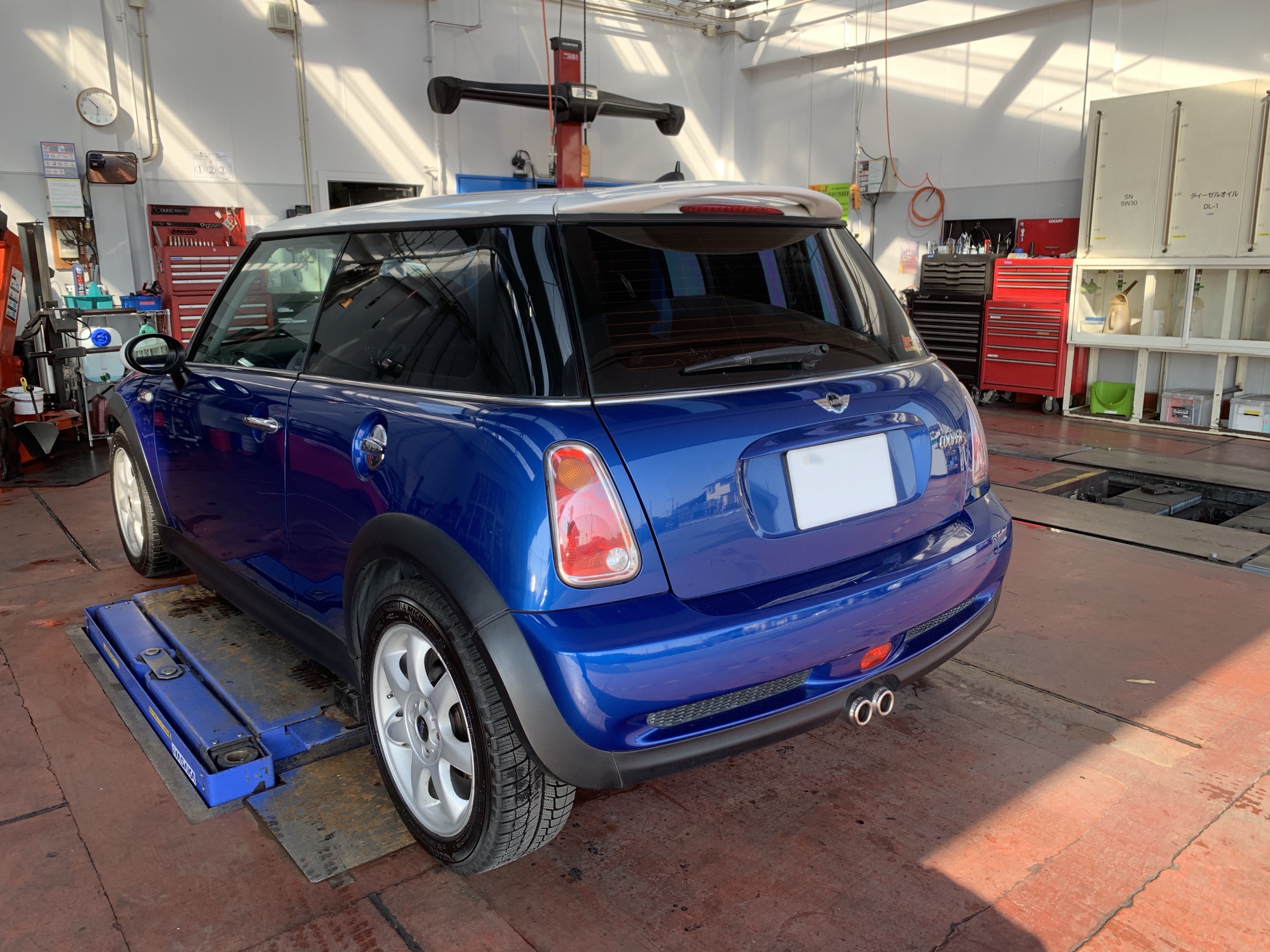 ミニ クーパーs ミッションオイル交換 4輪アライメント ミニ クーパーs スタッフ 日記 コクピット 荒井 車のカスタマイズにかかわるスタッフより