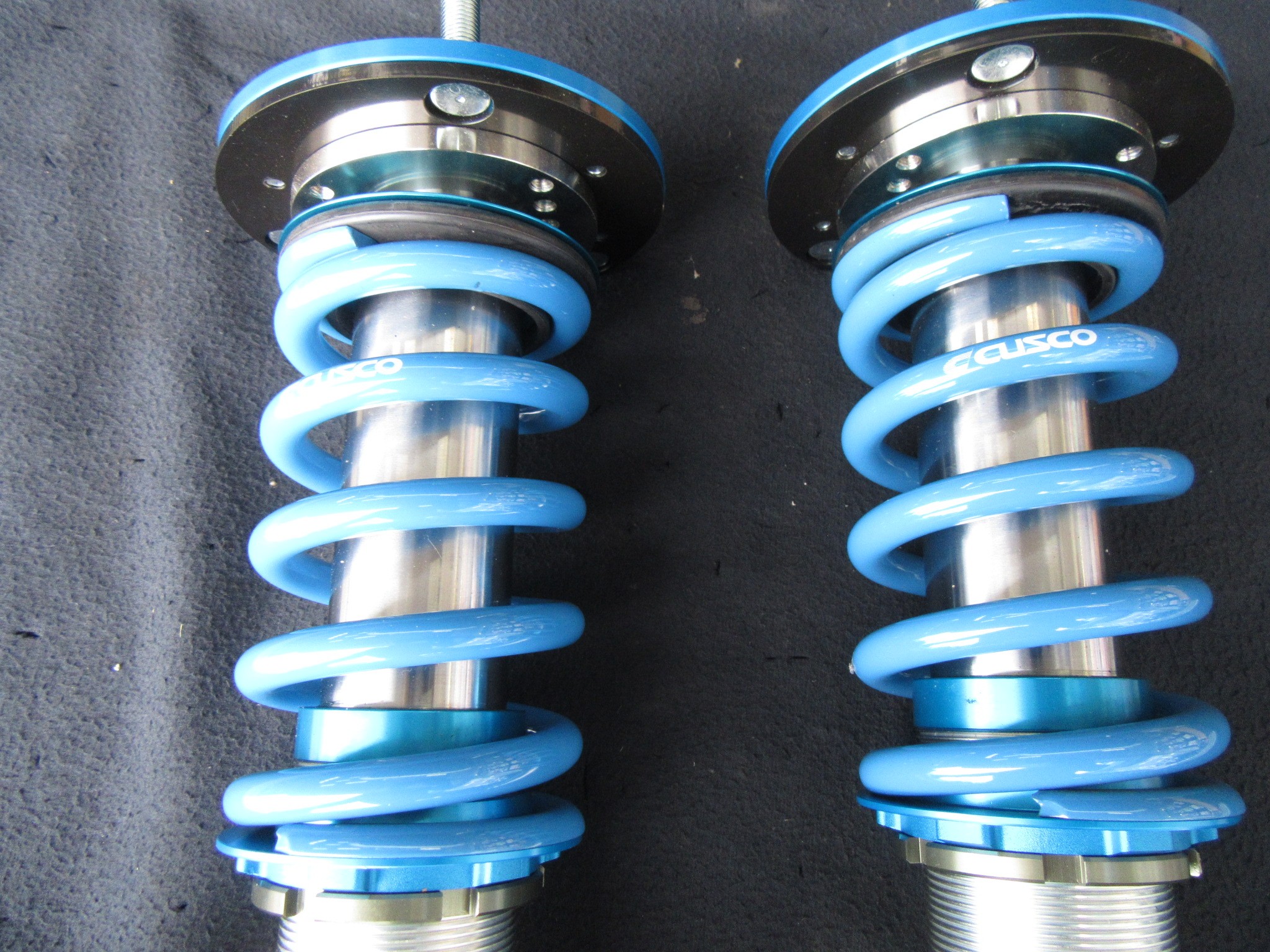 街乗りからサーキットまでカバーする魔法の車高調が完成しました ホンダ シビックタイプr Fd2 に クスコ スポーツr の取り付け ホンダ シビックタイプr 店長アサコのブログ コクピット 55 車のカスタマイズにかかわるスタッフより