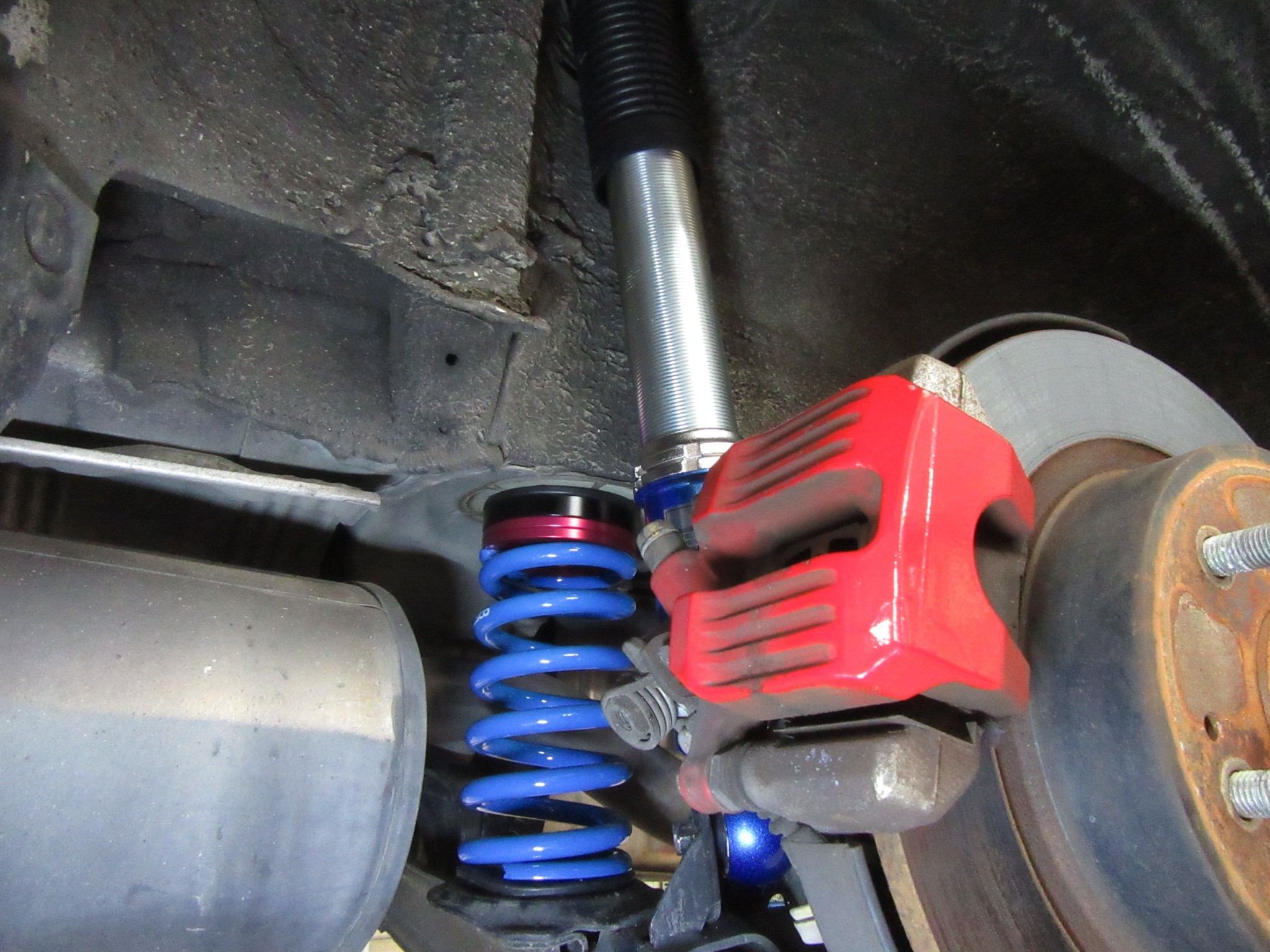 街乗りからサーキットまでカバーする魔法の車高調が完成しました ホンダ シビックタイプr Fd2 に クスコ スポーツr の取り付け ホンダ シビックタイプr 店長アサコのブログ コクピット 55 車のカスタマイズにかかわるスタッフより