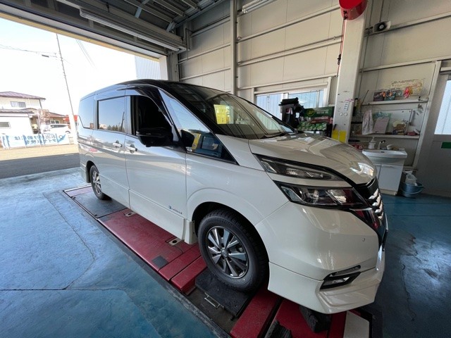 HFC27セレナ × ローダウン | 日産 セレナe-POWER 足まわり