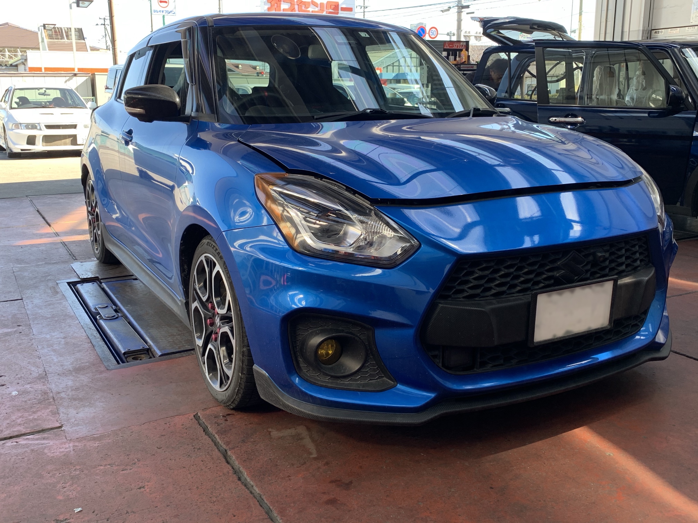 スイフトスポーツ シフトマウントカラー スズキ スイフトスポーツ スタッフ 日記 コクピット 荒井 車のカスタマイズにかかわるスタッフより