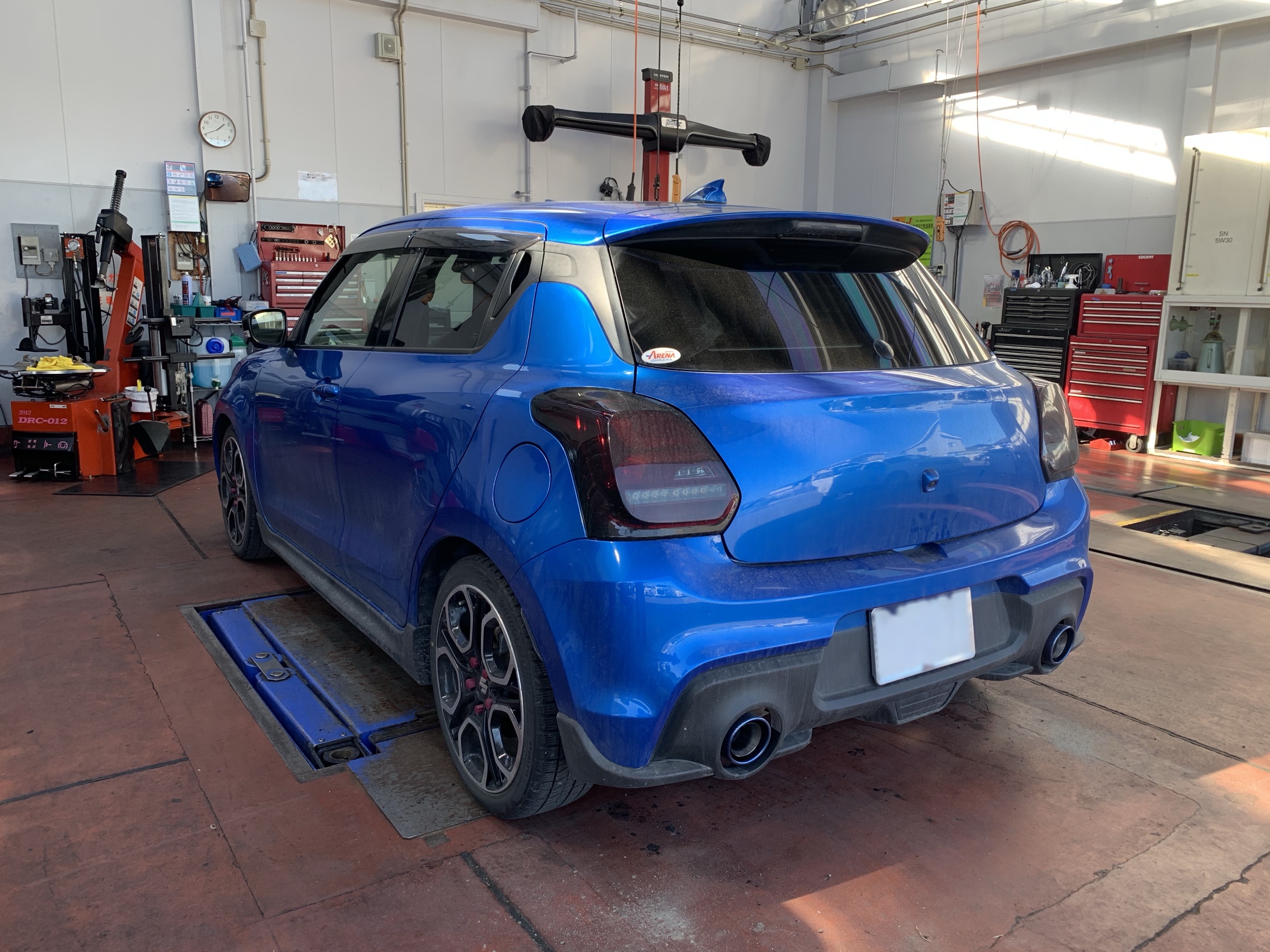 スイフトスポーツ シフトマウントカラー スズキ スイフトスポーツ スタッフ 日記 コクピット 荒井 車のカスタマイズにかかわるスタッフより
