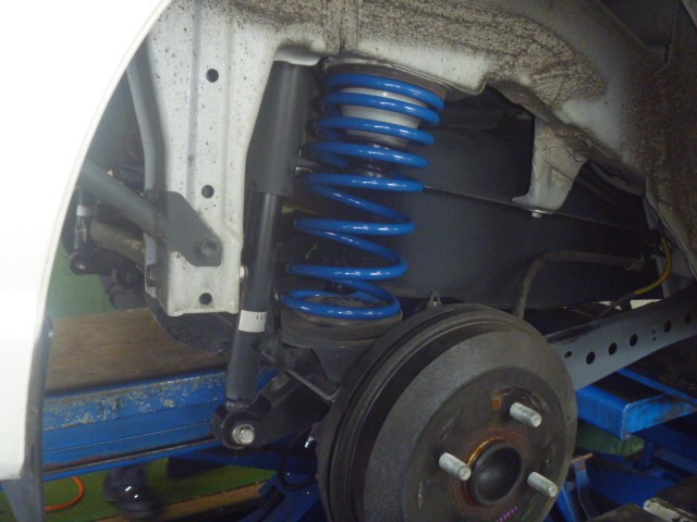 この様な ローダウン のやり方も ダイハツ ハイゼット 足まわり サスペンション ブレーキ 足まわり サスペンション ブレーキ サスペンションパーツ関連取付 アフターパーツ取り付け事例 コクピット 麻生 お店の得意技紹介