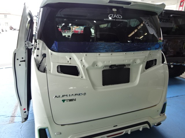 30アルファード後期 ヴァレンティ製テールランプ交換！ | トヨタ