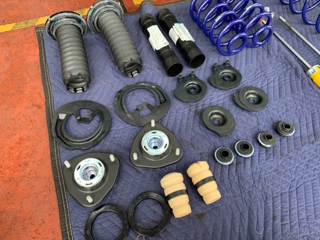 ◇TOYOTA VOXY [ZRR85G] KYB Lowfer Sports サスペンションキット取付