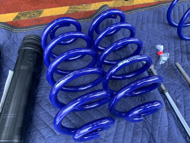 ◇TOYOTA VOXY [ZRR85G] KYB Lowfer Sports サスペンションキット取付