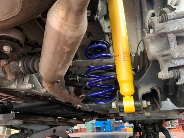 ◇TOYOTA VOXY [ZRR85G] KYB Lowfer Sports サスペンションキット取付