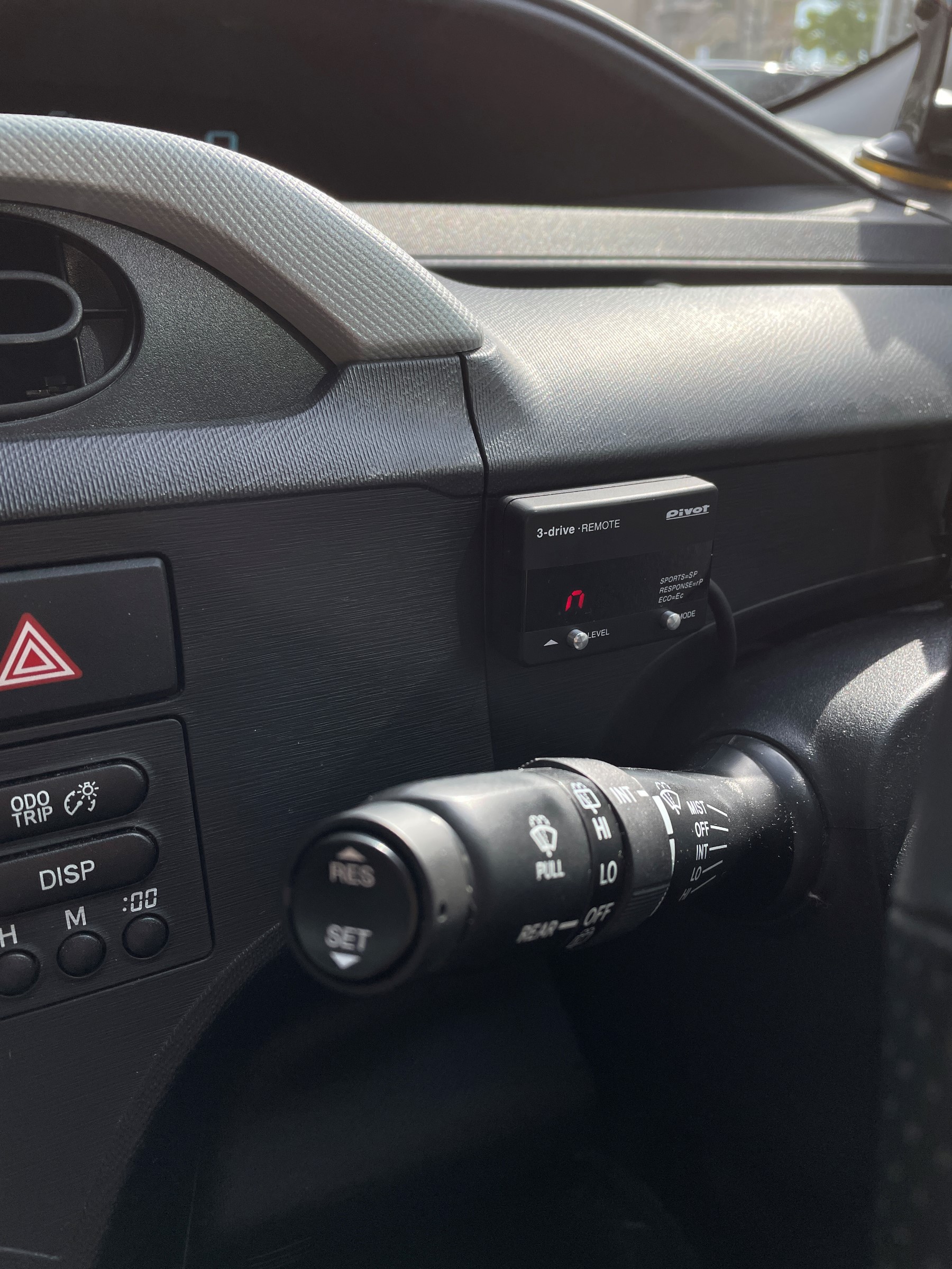 ☆トヨタ アクア Pivot クルコン取り付け☆ | トヨタ アクア HID・LED