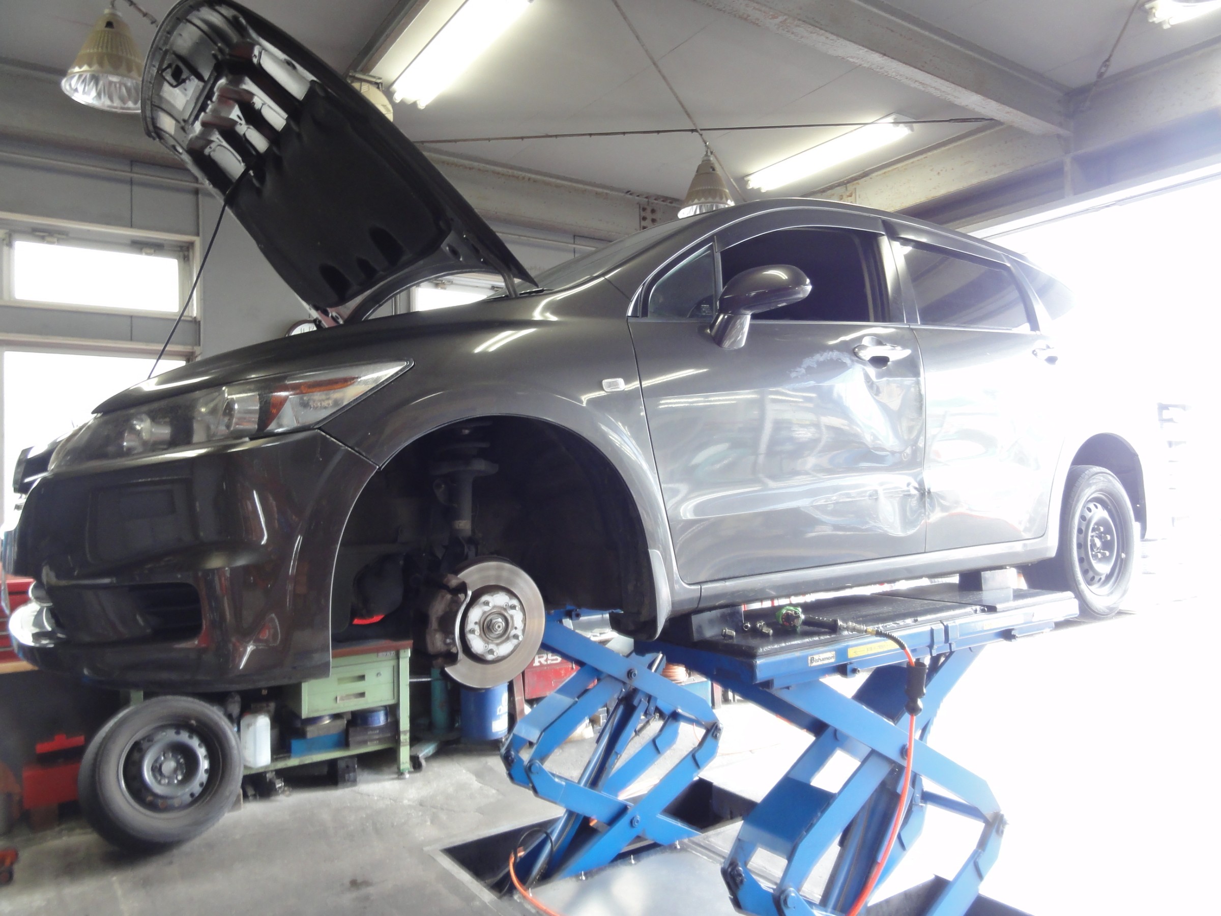 ストリーム（RN6）フロントブレーキパッド交換。 ホンダ ストリーム 足まわり（サスペンション・ブレーキ） 足まわり（サスペンション・ブレーキ）  ブレーキキャリパー・ブレーキパッド交換 作業日誌 コクピット 川越 お店の得意技紹介