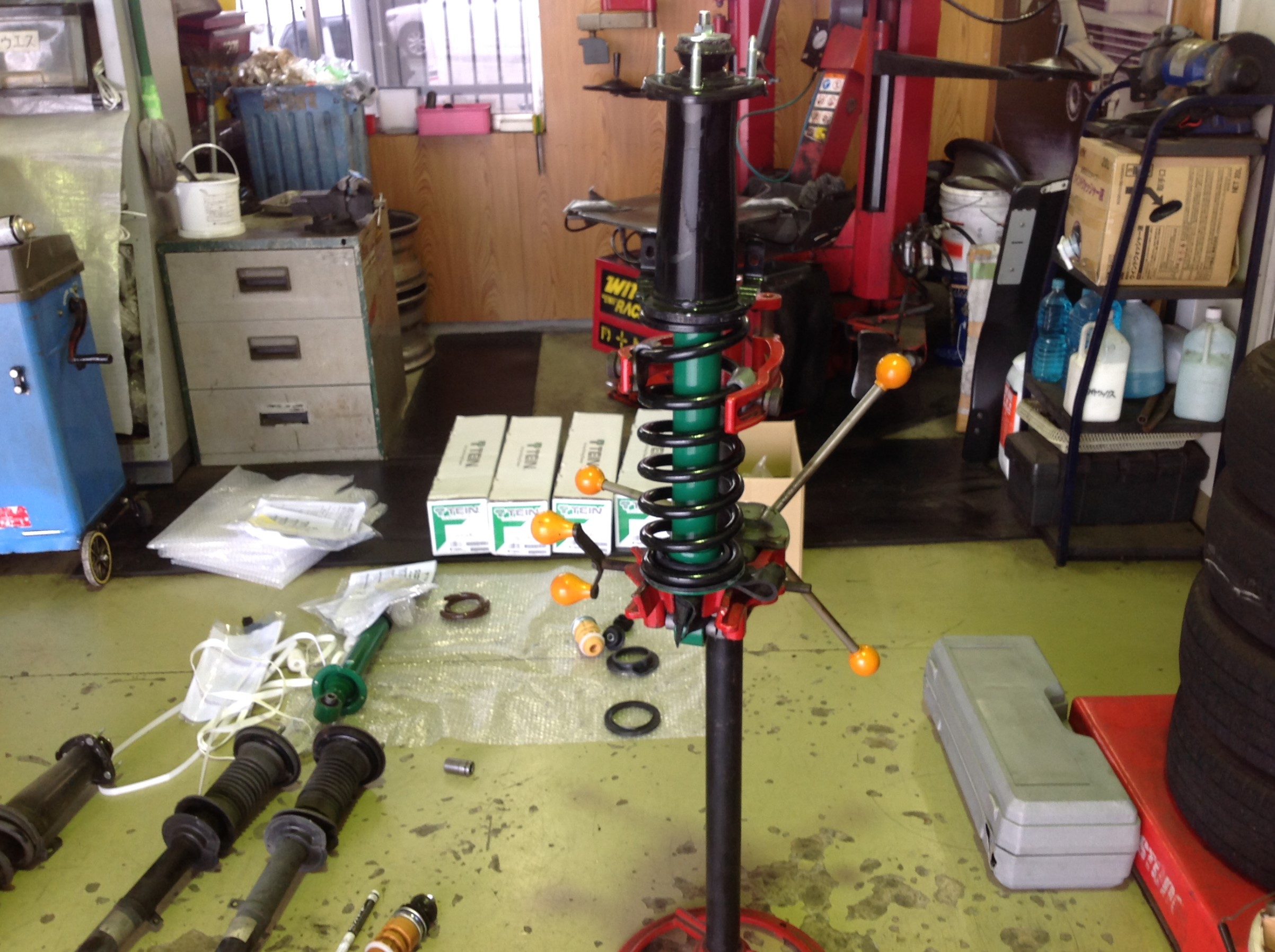 レクサス IS250さん、TEINさんのEnduraProショックアブソーバで足回り