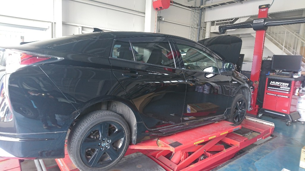 ZVW55プリウス × 車高調とWORK EMOTION T5R 2P装着 | トヨタ