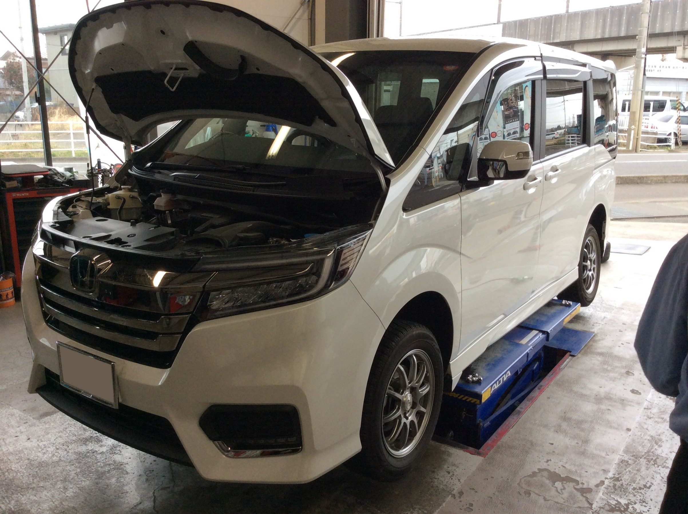ステップワゴンスパーダ RP4 タイヤ・ホイール・車高調装着！ | ホンダ