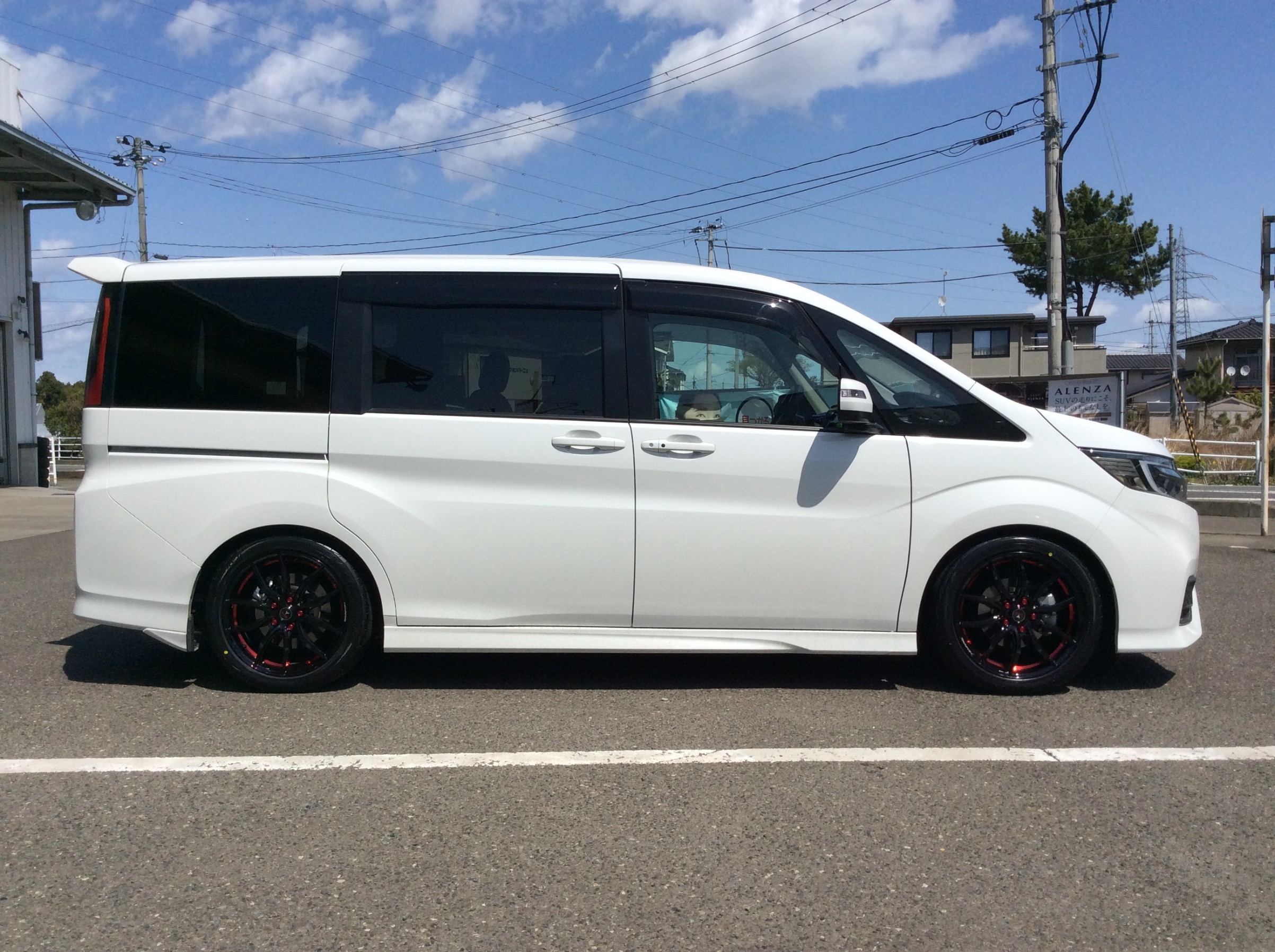 ステップワゴンスパーダ RP4 タイヤ・ホイール・車高調装着！ | ホンダ