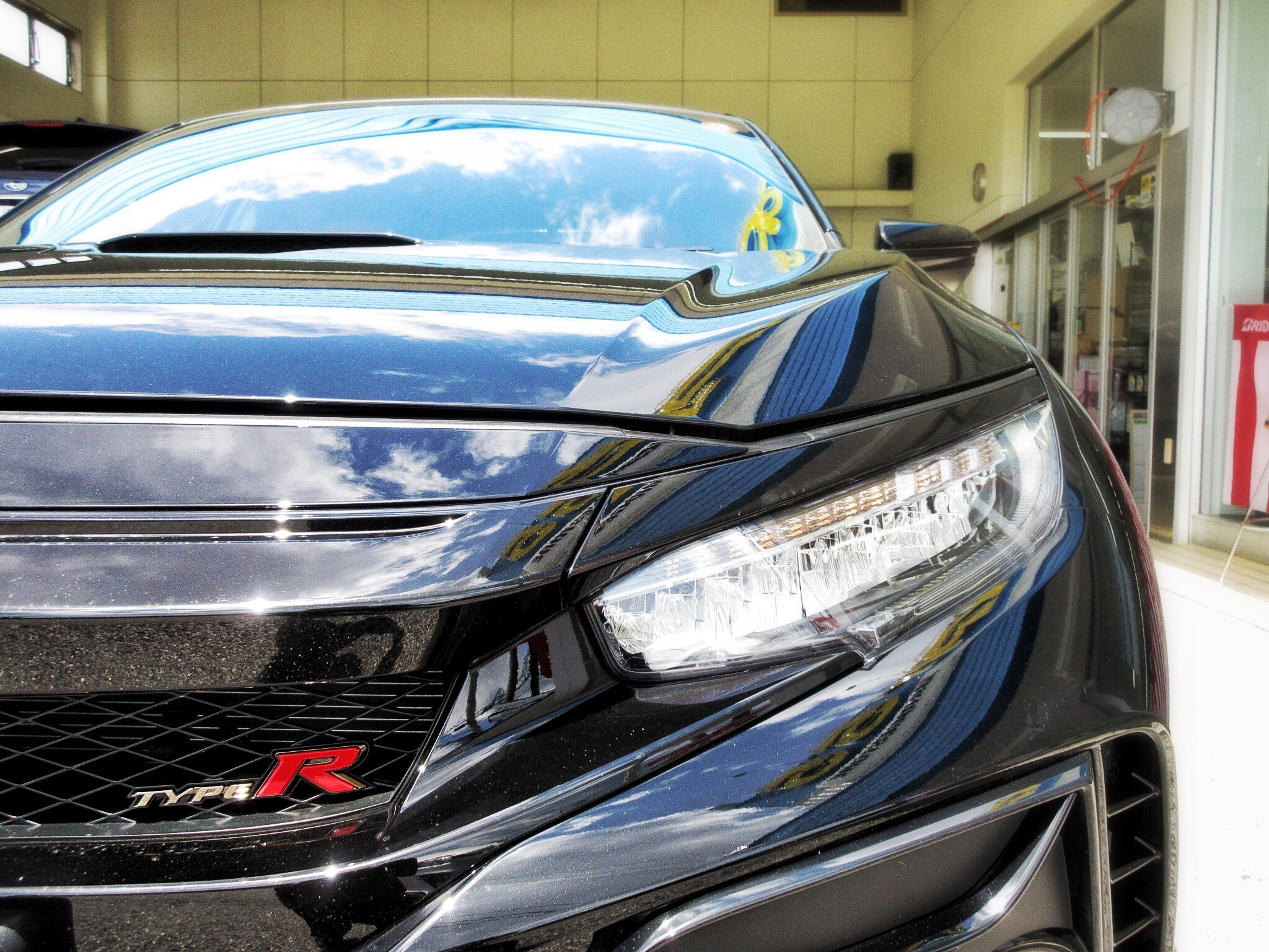 一番最初のカスタマイズはやっぱり これ ですよね ホンダ シビック タイプr Fk8 に Maruko Super Gigaホーン の取り付け ホンダ シビックタイプr 店長アサコのブログ コクピット 55 車のカスタマイズにかかわるスタッフより