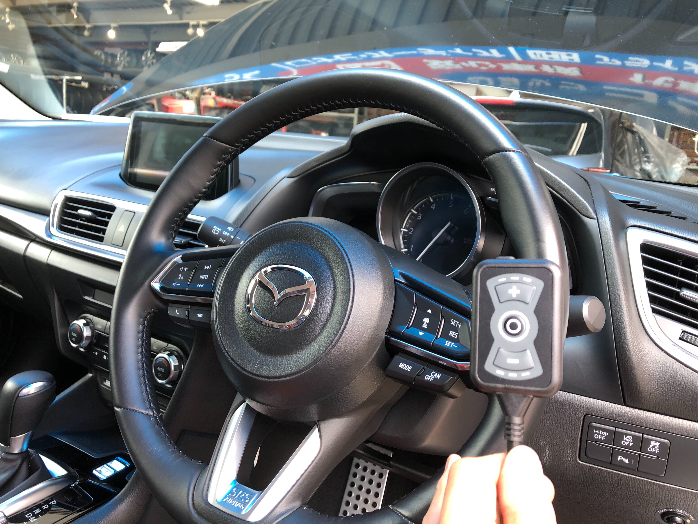 アクセラ BM5AS レカロシート&スロコン取付《RECARO SR-7F × DTE