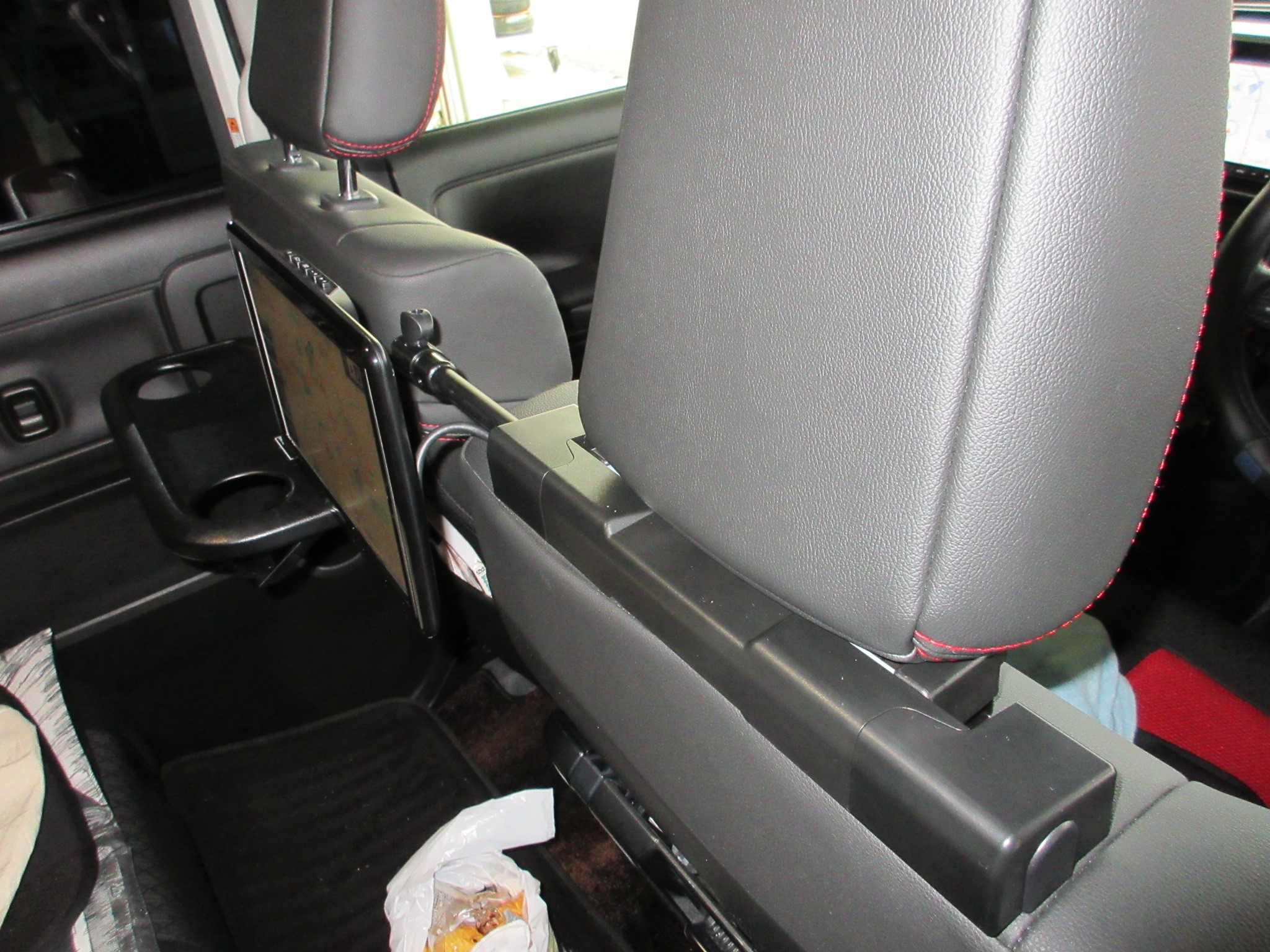 スペーシアカスタムにリヤモニター取付 スズキ スペーシアカスタム Av カーナビ ドライブレコーダー Etc Av カーナビ ドライブレコーダー Etc オーディオ取付 Staff日記 コクピット さつま貝塚 車 のカスタマイズにかかわるスタッフより