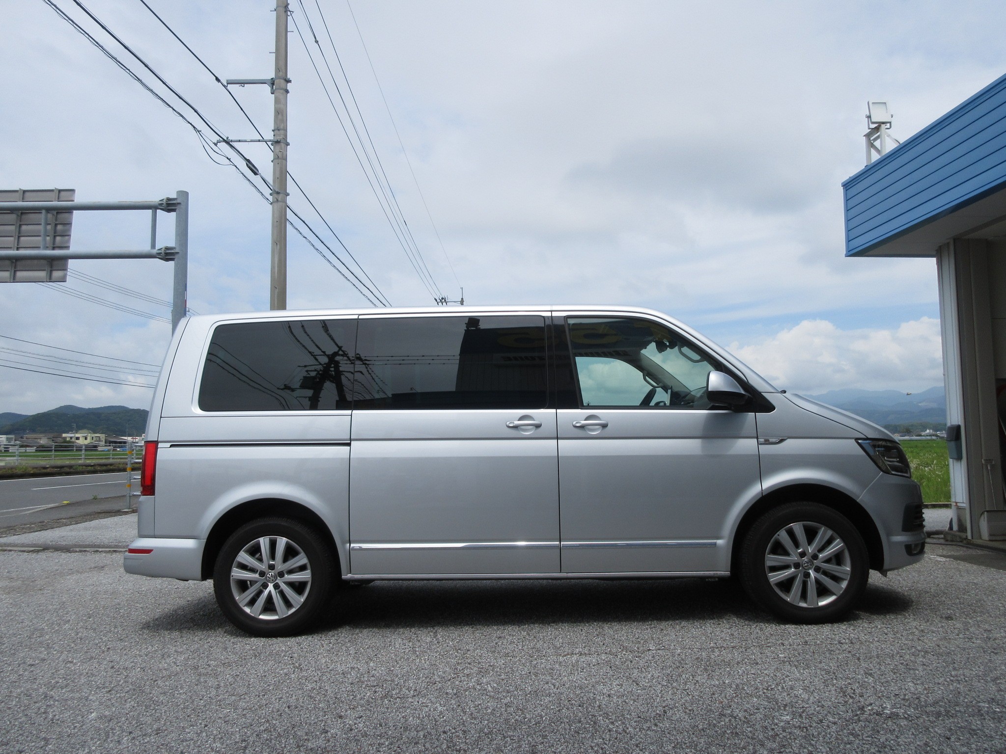 当店初入庫の Volkswagen Multivan T6 に Eibach アイバッハ プロストリートs 車高調 と Work Gnosis Fmb03 Potenza S007a の取り付け フォルクスワーゲン 店長アサコのブログ コクピット 55 車のカスタマイズにかかわるスタッフより