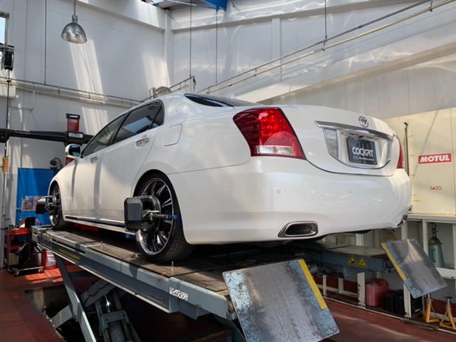 ◇TOYOTA CROWN MAJESTA [URS206] 4輪アライメント測定&調整
