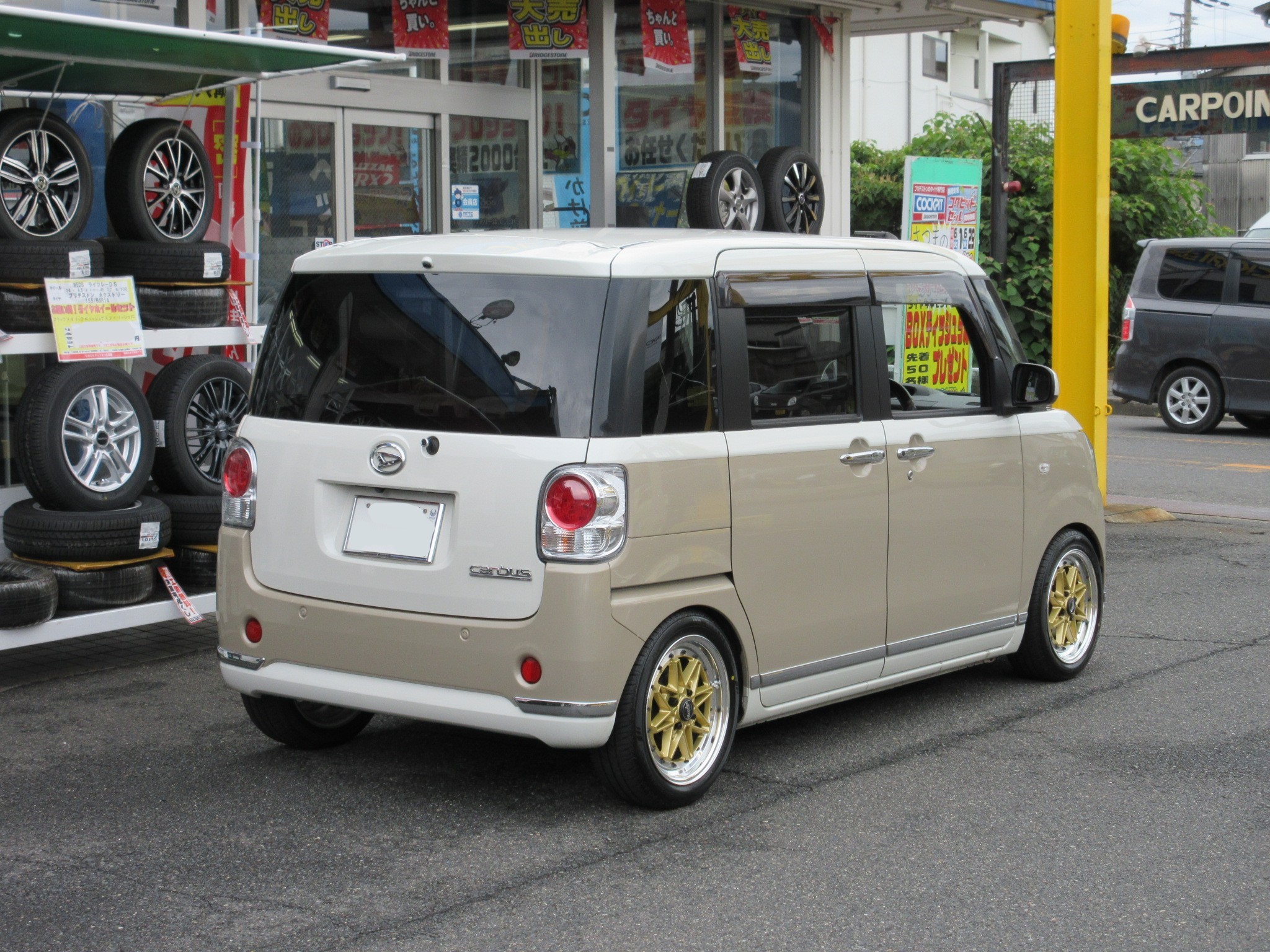 ムーヴキャンバスをカッコかわいくカスタムするです ダイハツ ムーヴキャンバス ホイール タイヤ タイヤ ホイール交換 Staff日記 コクピット さつま貝塚 車のカスタマイズにかかわるスタッフより