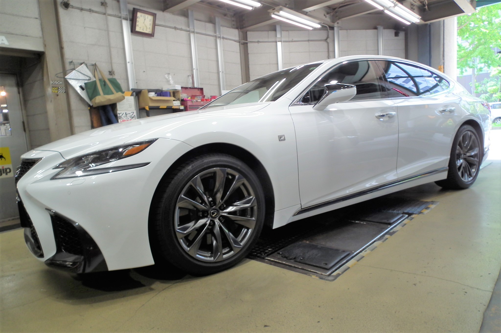 LEXUS LS500 【 エアサスコントローラー 取り付け 】作業紹介
