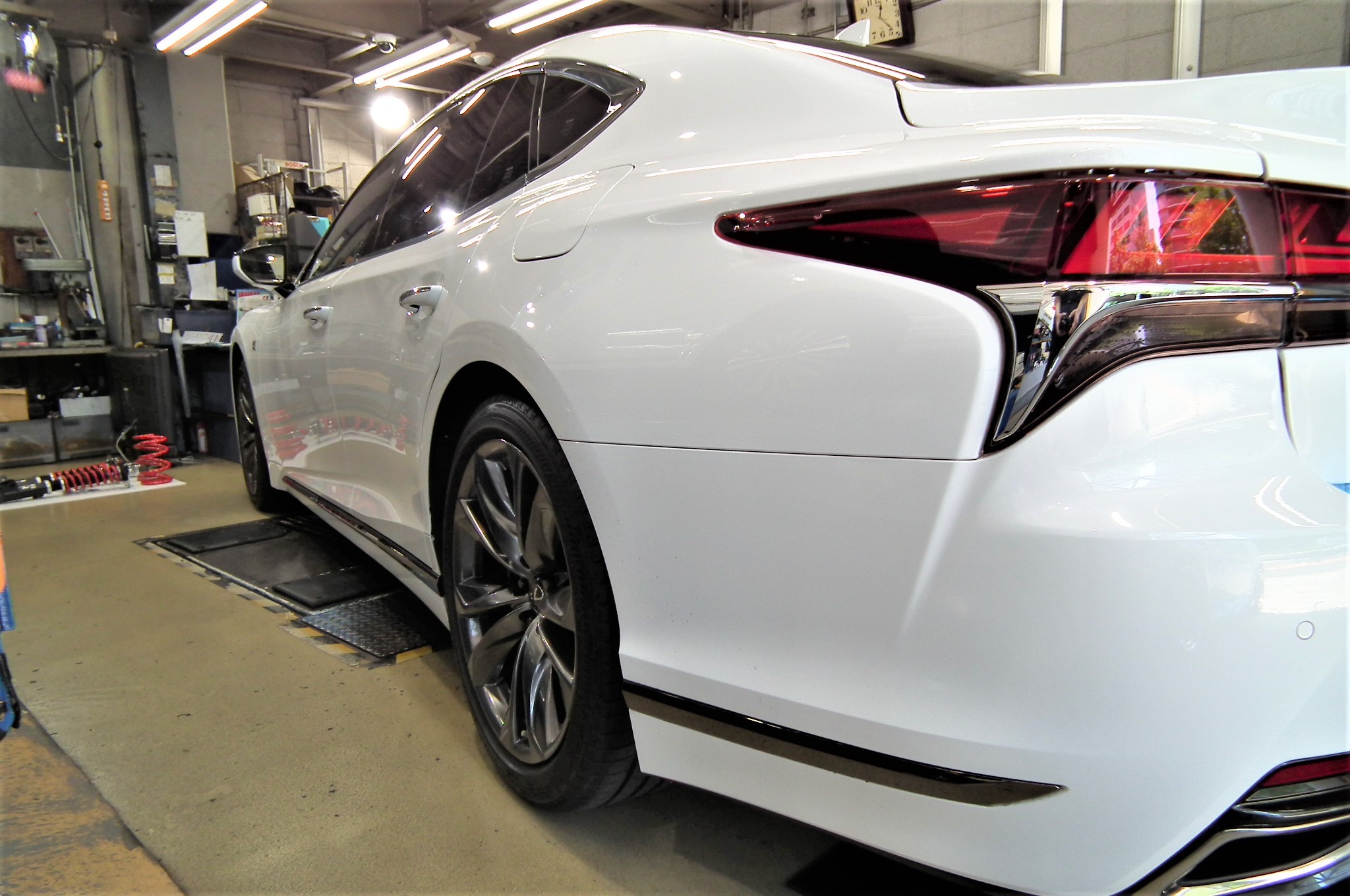 LEXUS LS500 【 エアサスコントローラー 取り付け 】作業紹介