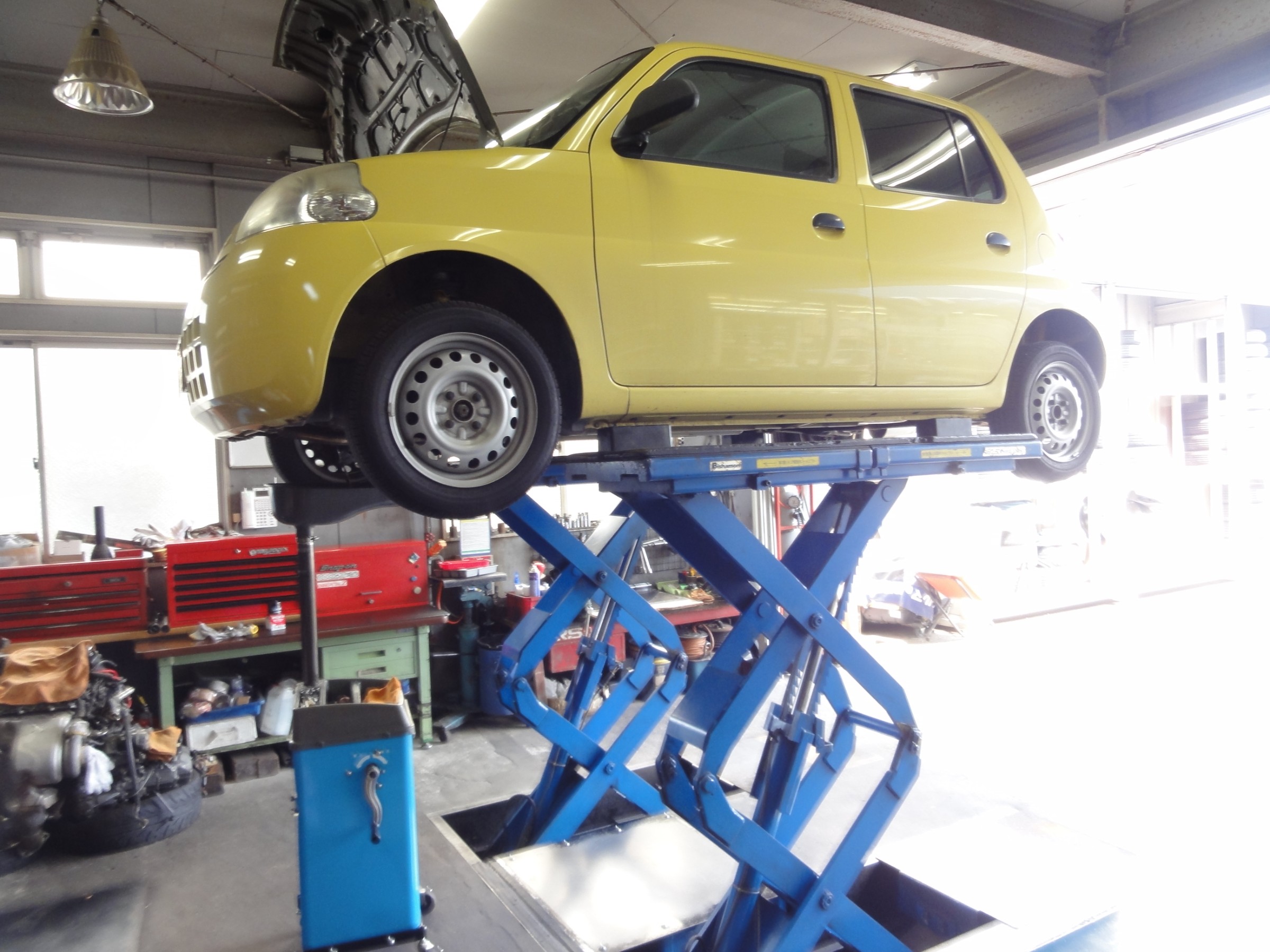 エッセ L235s エンジンオイル ミッションオイル交換 ダイハツ エッセ メンテナンス オイル バッテリー他 メンテナンス オイル バッテリー他 エンジンオイル交換 作業日誌 コクピット 川越 お店の得意技紹介