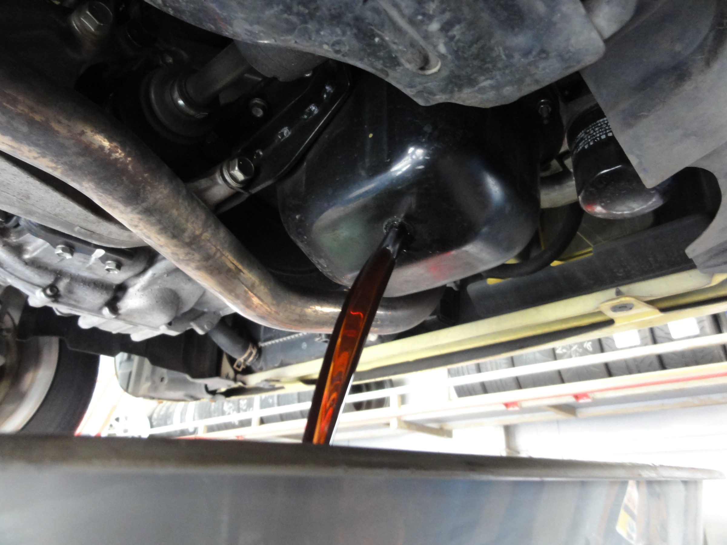 エッセ L235s エンジンオイル ミッションオイル交換 ダイハツ エッセ メンテナンス オイル バッテリー他 メンテナンス オイル バッテリー他 エンジンオイル交換 作業日誌 コクピット 川越 お店の得意技紹介