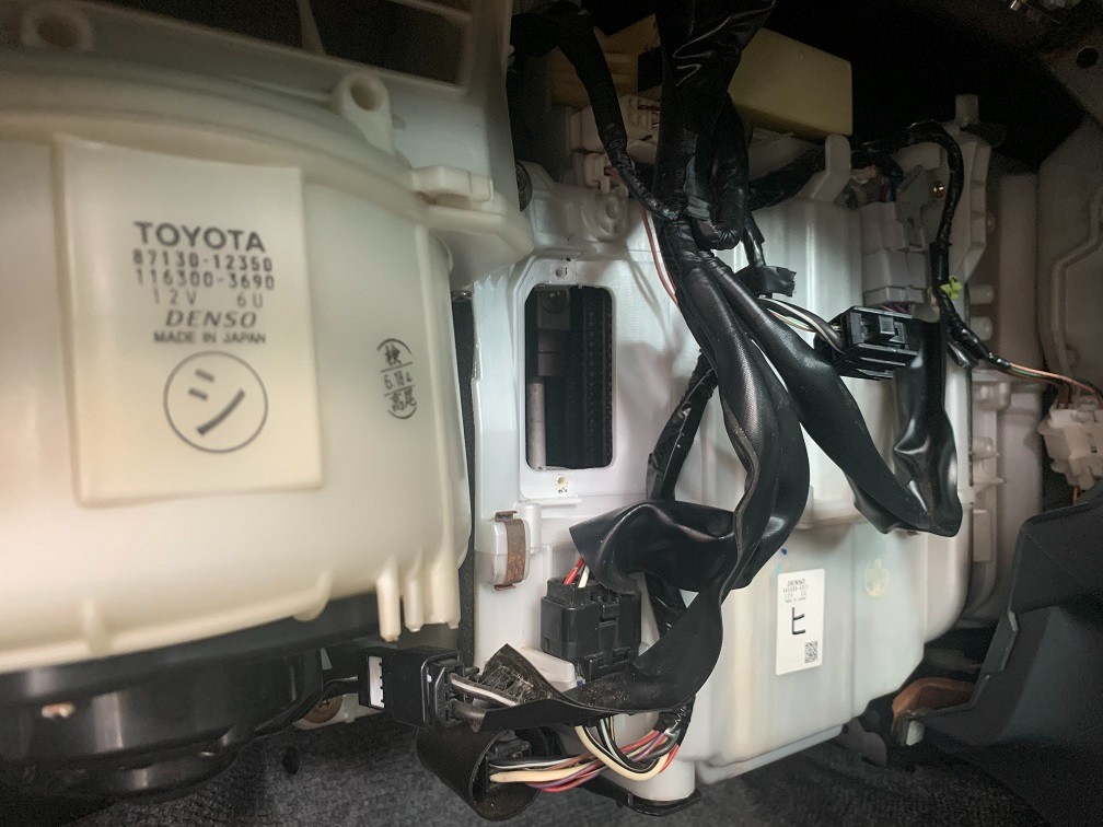 エバポレーター洗浄施工 キャンペーン終了まで残り僅かです トヨタ カローラワゴン メンテナンス オイル バッテリー他 メンテナンス オイル バッテリー他 カーエアコン 店舗日記 コクピット 麻生 車のカスタマイズにかかわるスタッフより