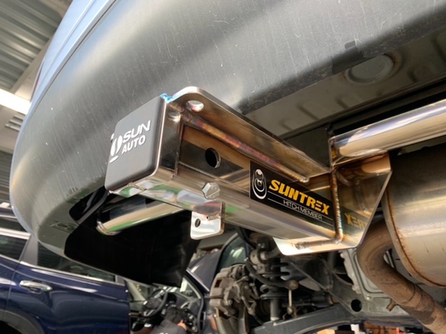 ◇MITSUBISHI OUTLANDER PHEV [GG2W] SUNTREX ヒッチメンバー取付
