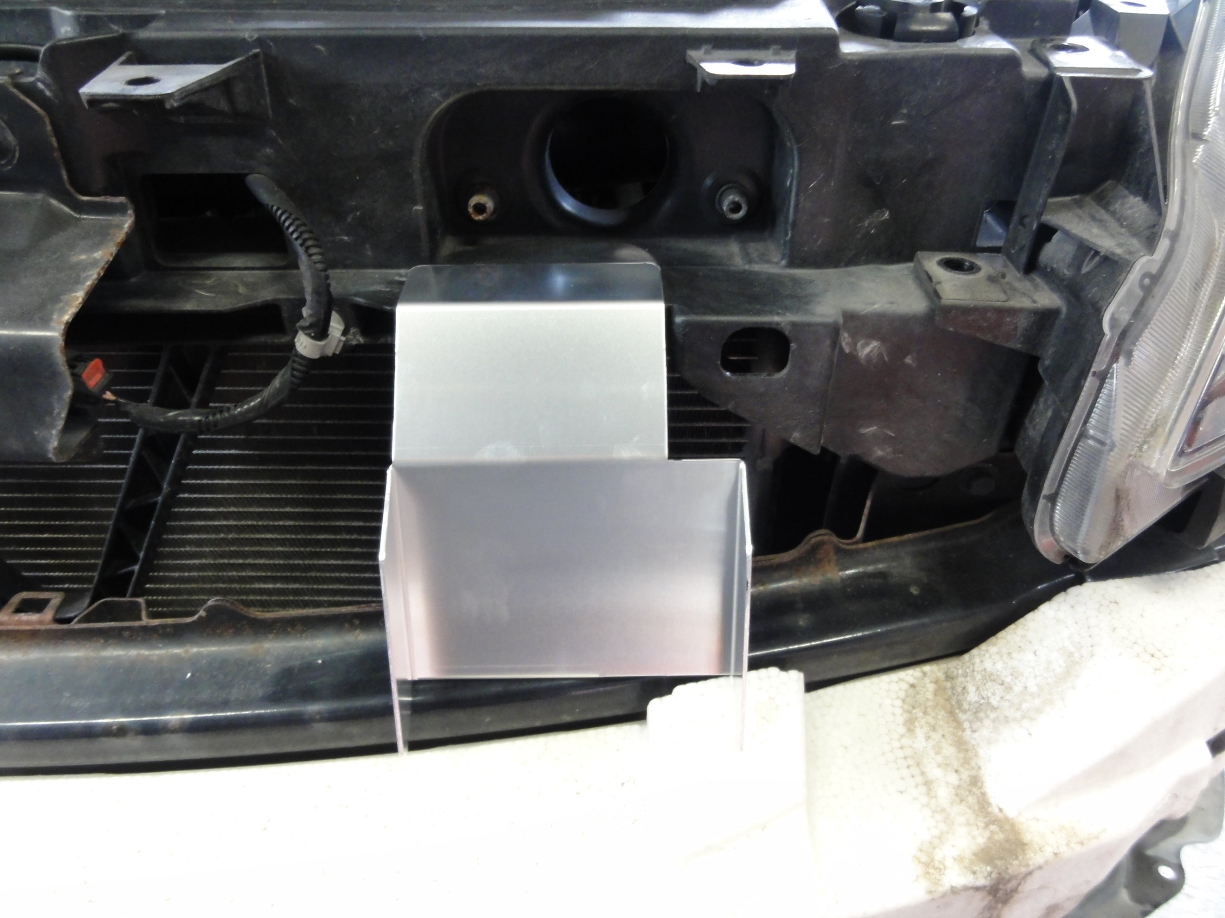 エアーガイド装着のため、フロントバンパー脱着です。