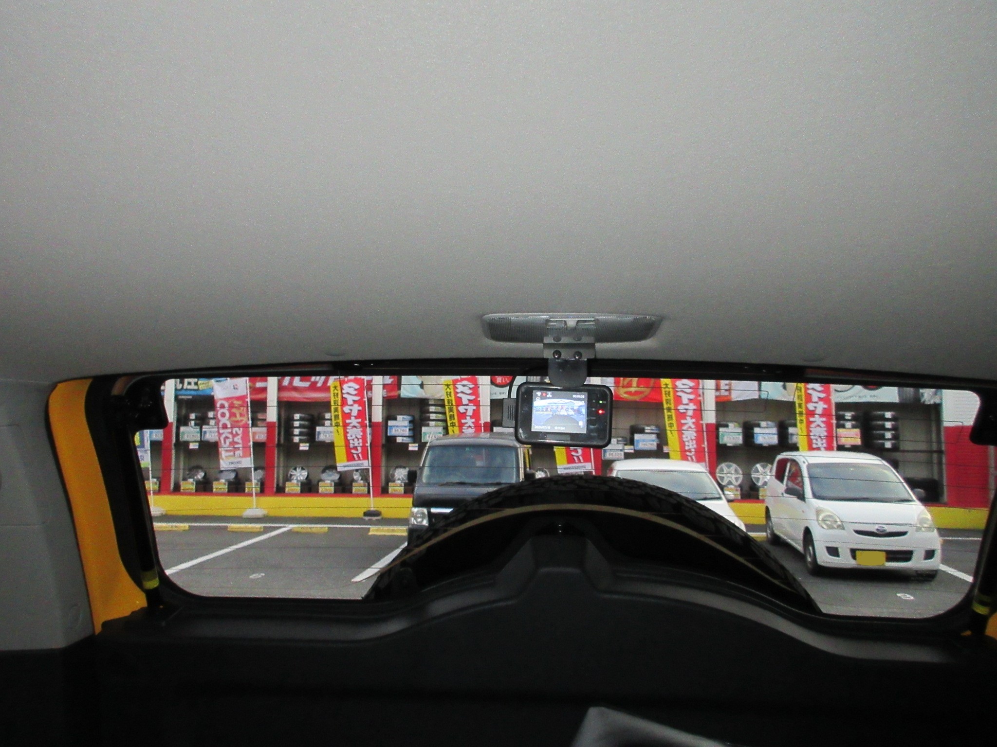 Fjクルーザーにリヤのドラレコなどなど取り付けです トヨタ Fjクルーザー Av カーナビ ドライブレコーダー Etc Av カーナビ ドライブレコーダー Etc オーディオ取付 Staff日記 コクピット さつま貝塚 車のカスタマイズにかかわるスタッフより